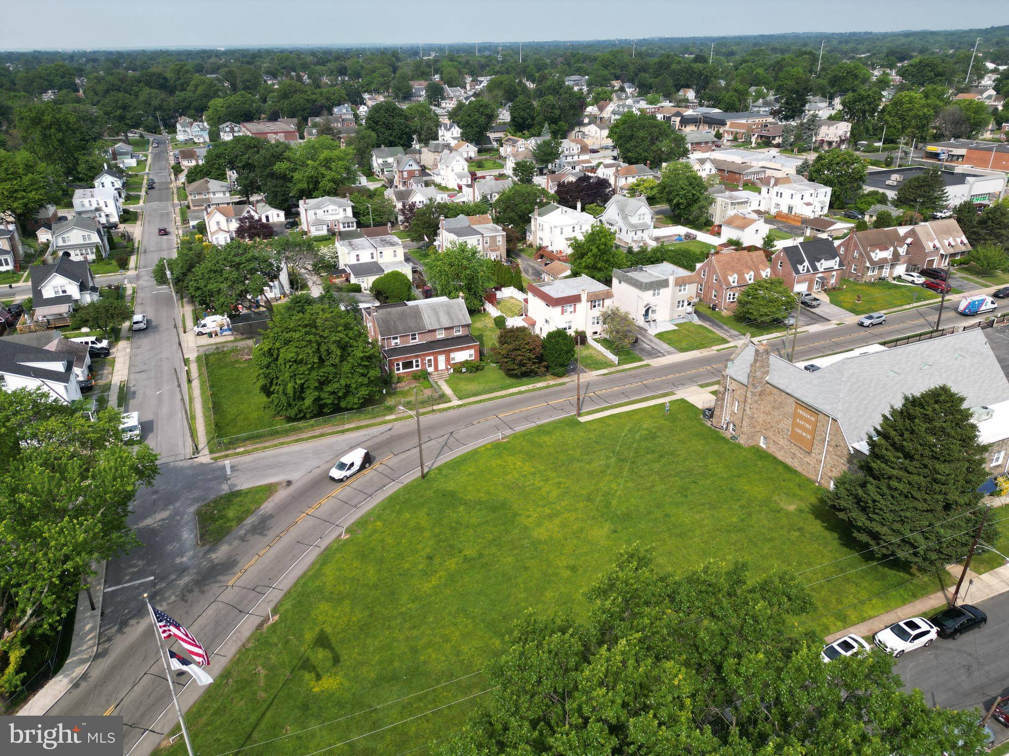 Glenolden, PA 19036,18 E OAK LN