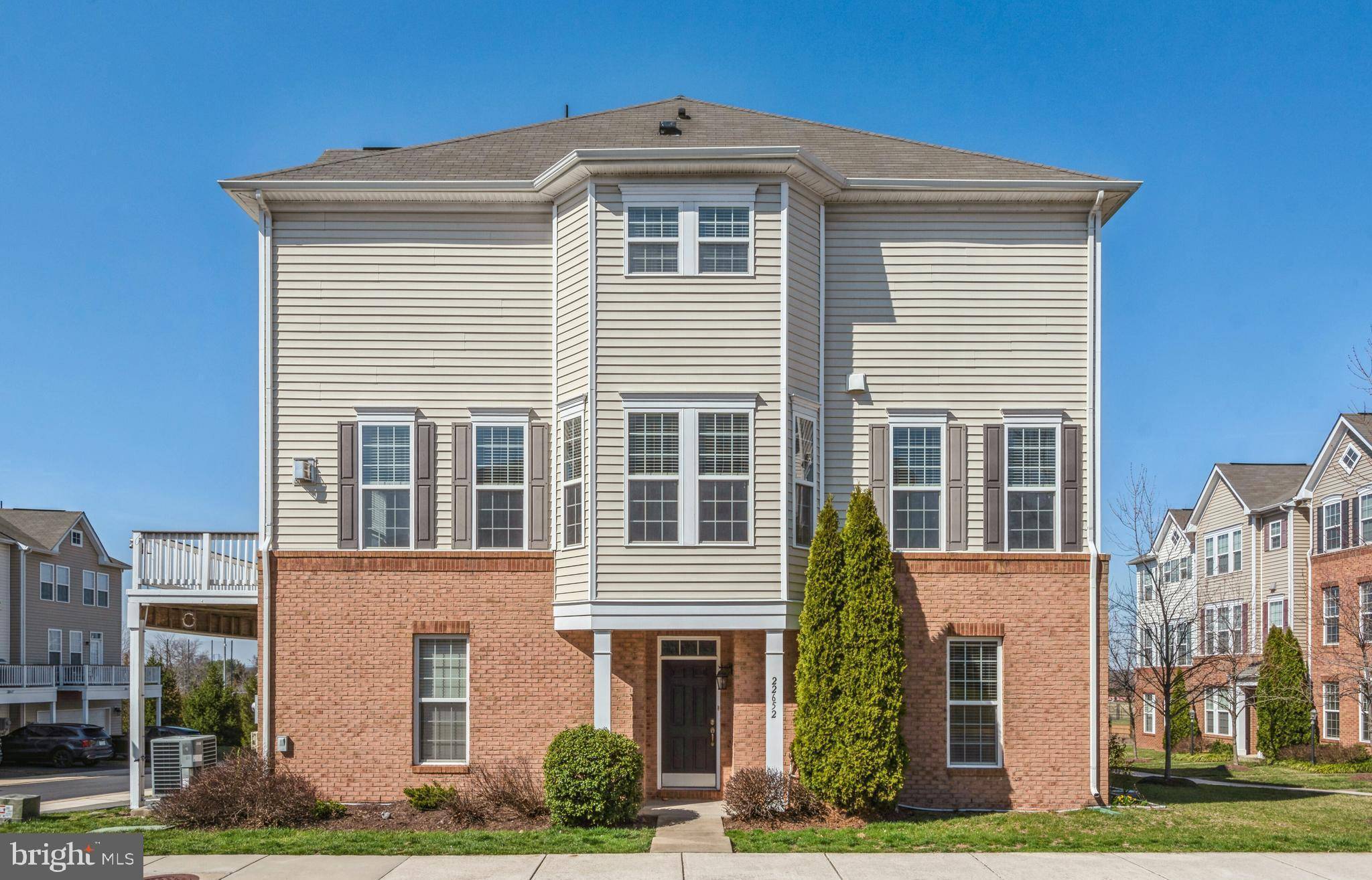 Ashburn, VA 20148,22652 GRAY FALCON SQ