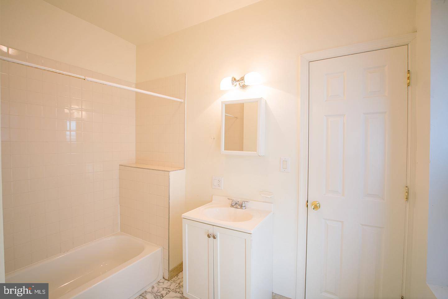 Philadelphia, PA 19104,4244 SPRUCE ST #UNIT 3R