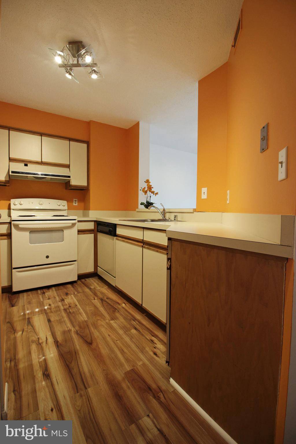 Arlington, VA 22201,2100 LEE HWY #407