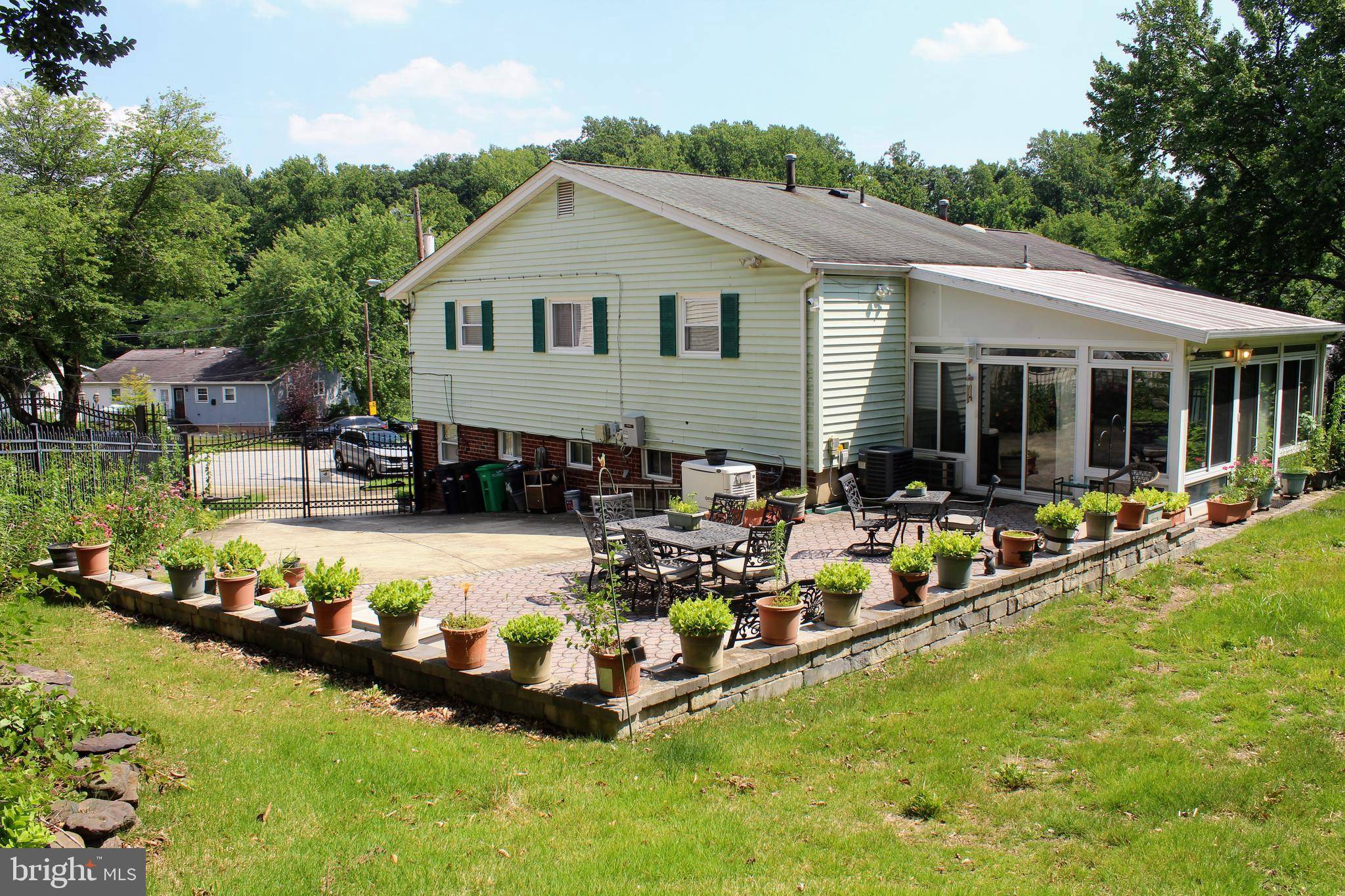 Temple Hills, MD 20748,2206 OLSON CT