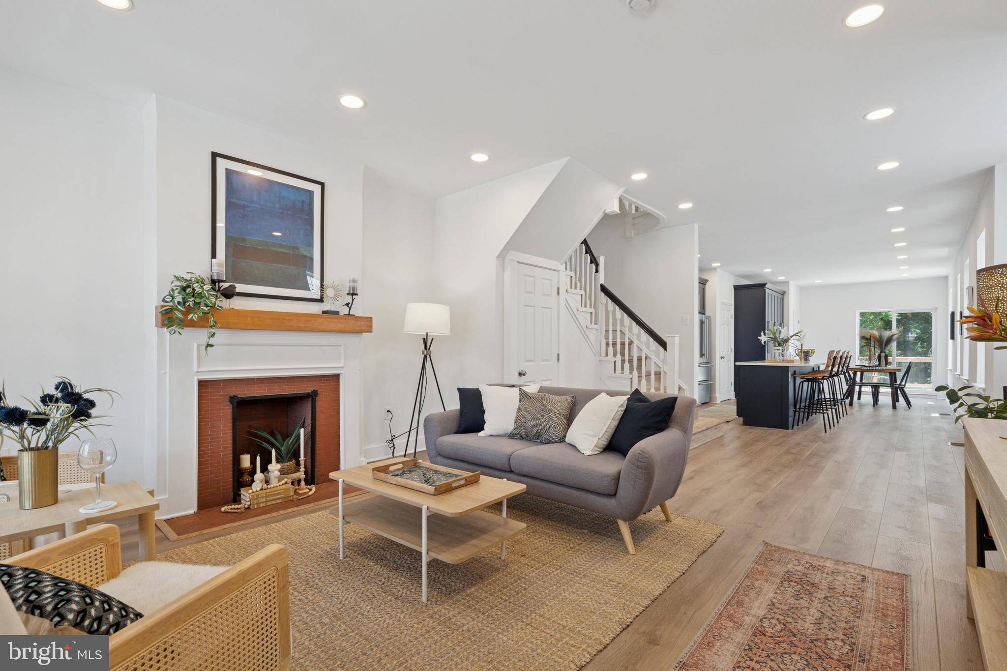 Philadelphia, PA 19144,358 W DUVAL ST