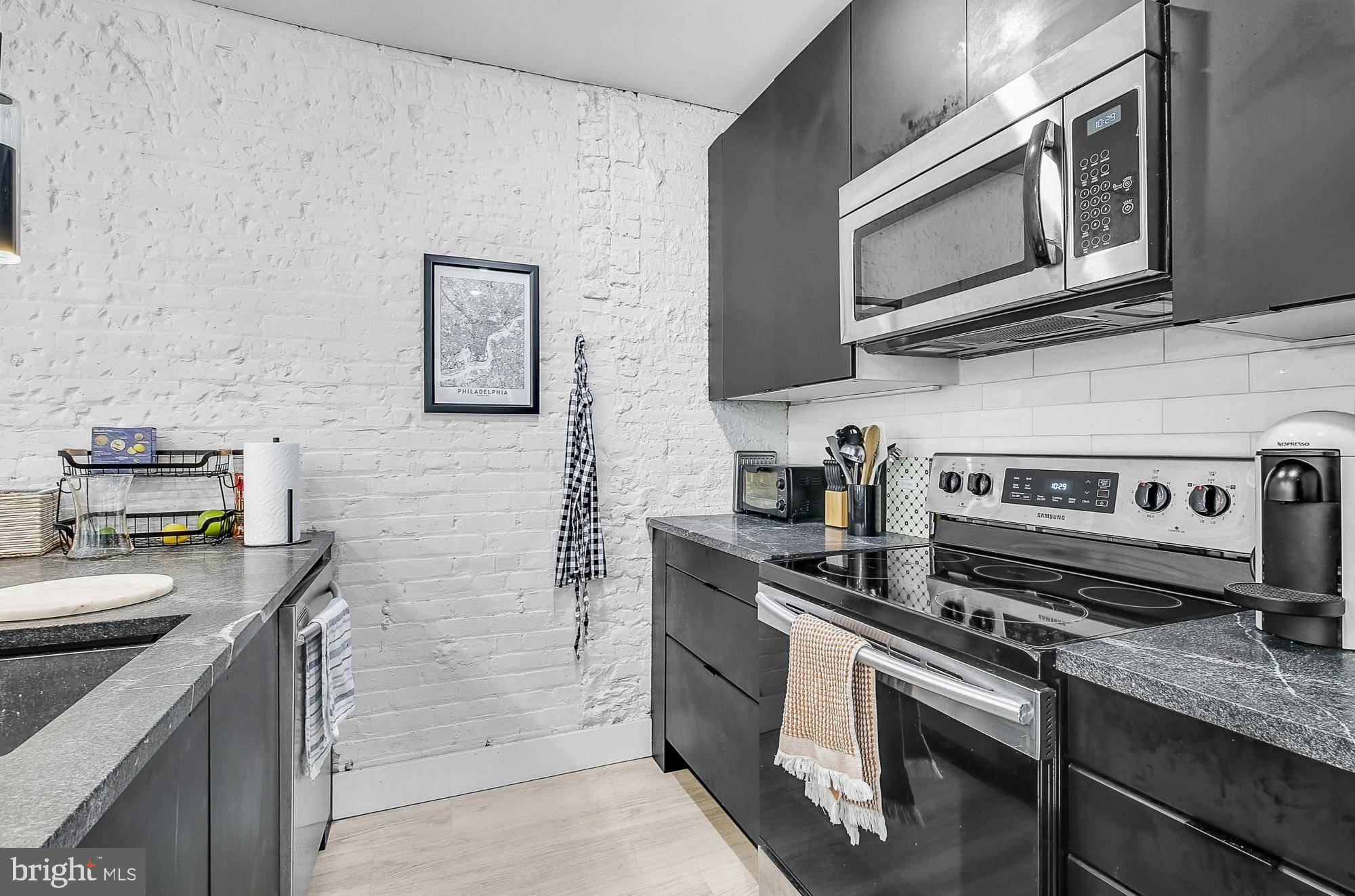 Philadelphia, PA 19103,2132 PINE ST #1R