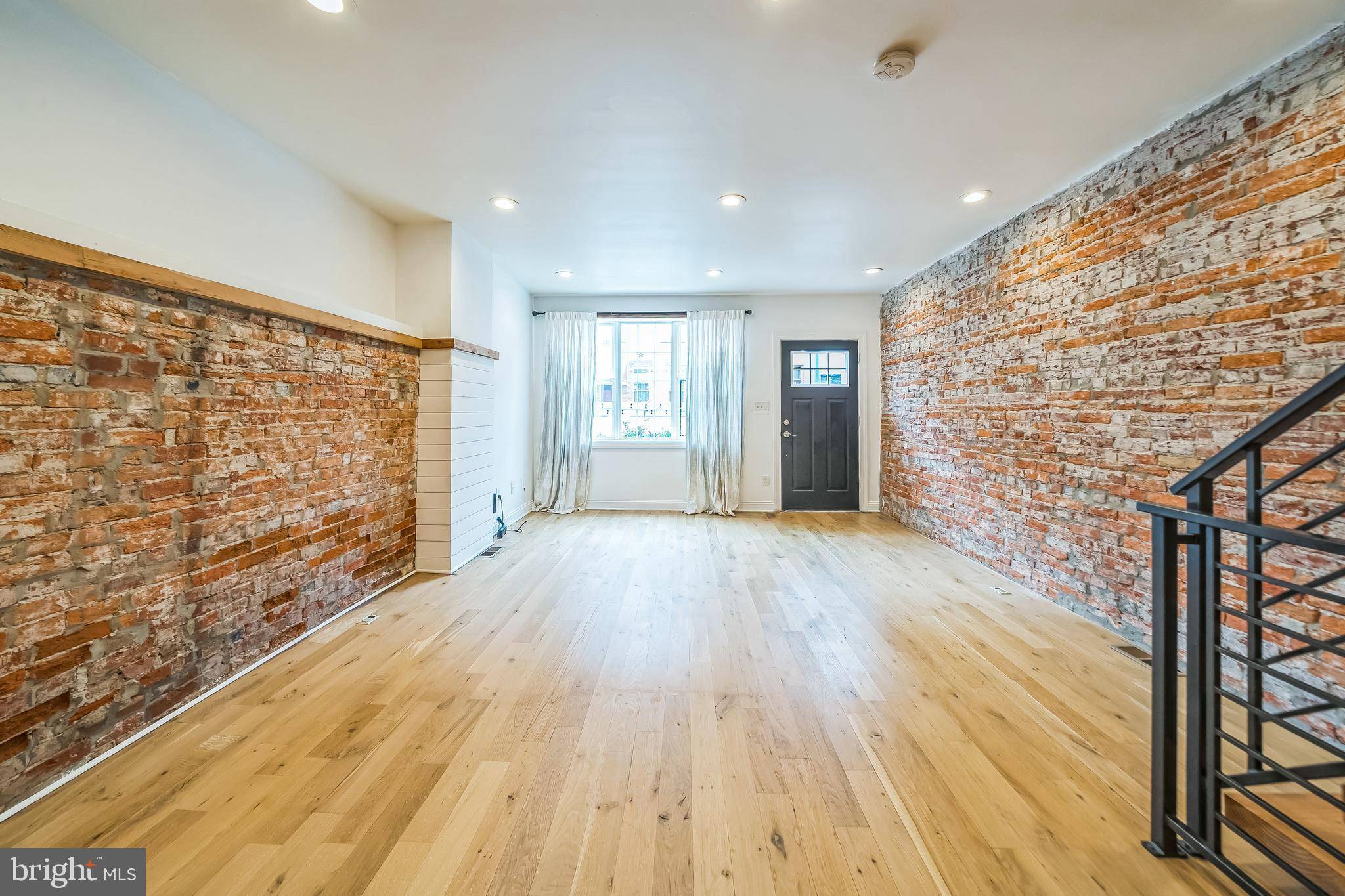 Philadelphia, PA 19148,437 TASKER ST