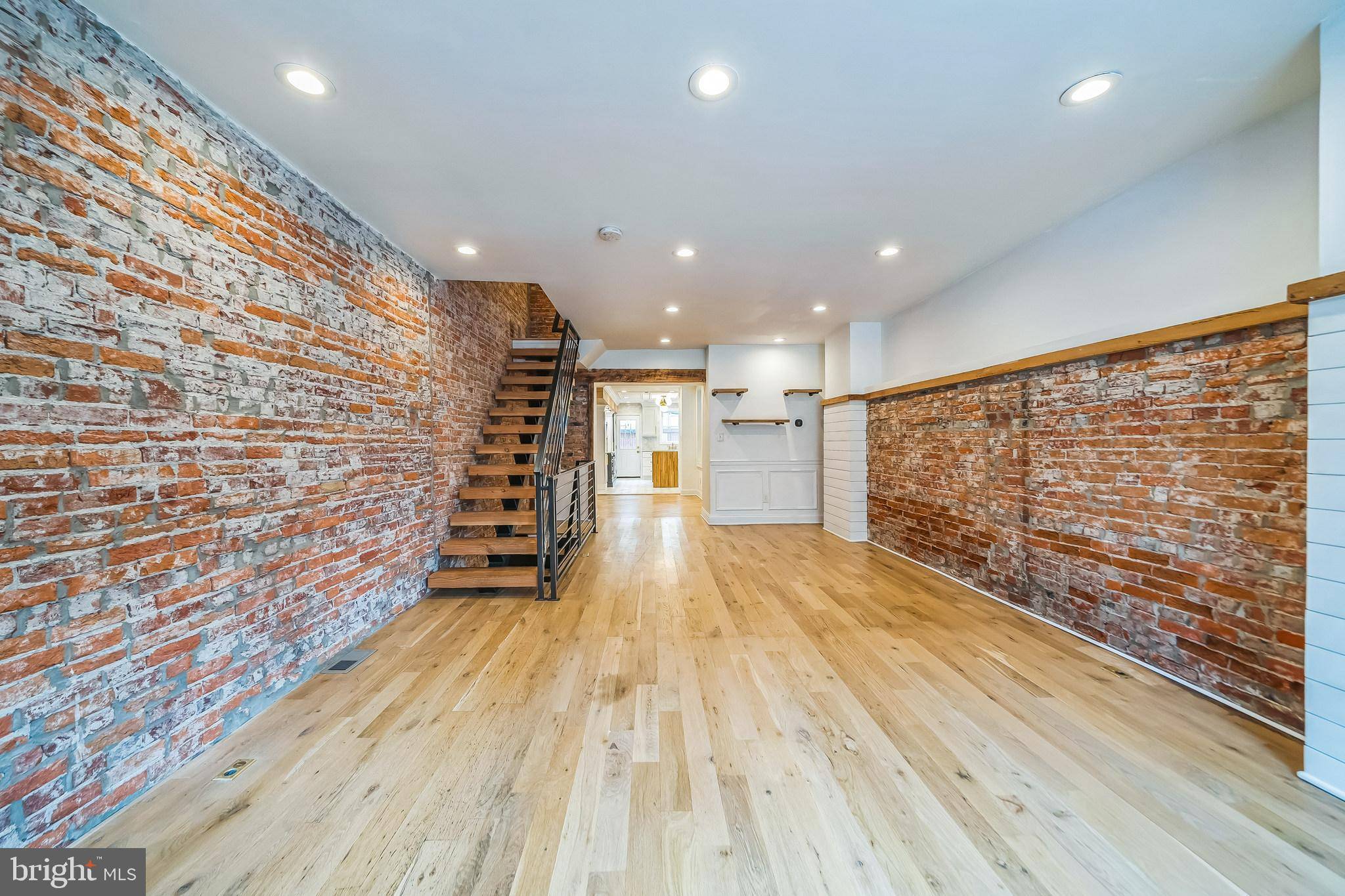Philadelphia, PA 19148,437 TASKER ST