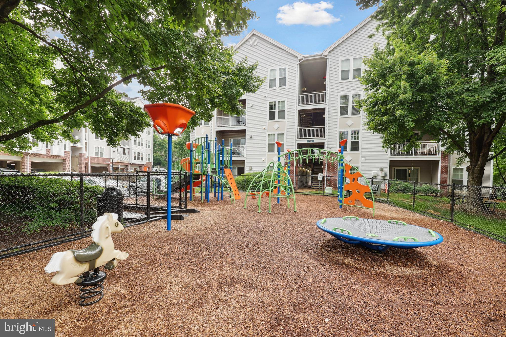 Fairfax, VA 22031,2911 DEER HOLLOW WAY #423