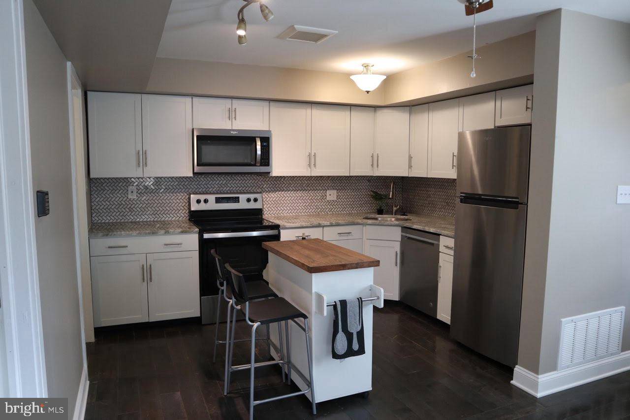 Sicklerville, NJ 08081,702 ABBEY CT