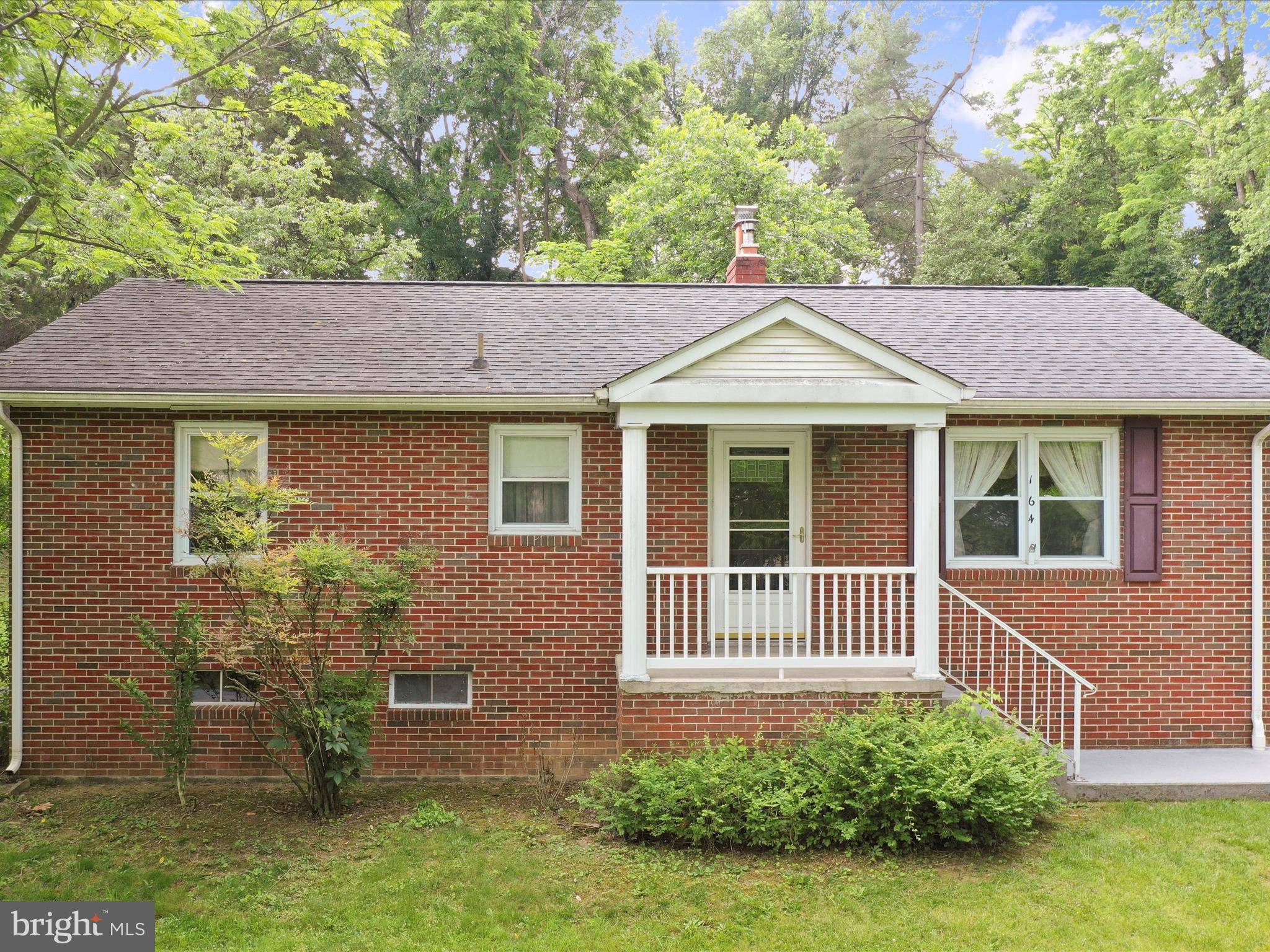 Strasburg, VA 22657,164 E MAPHIS ST
