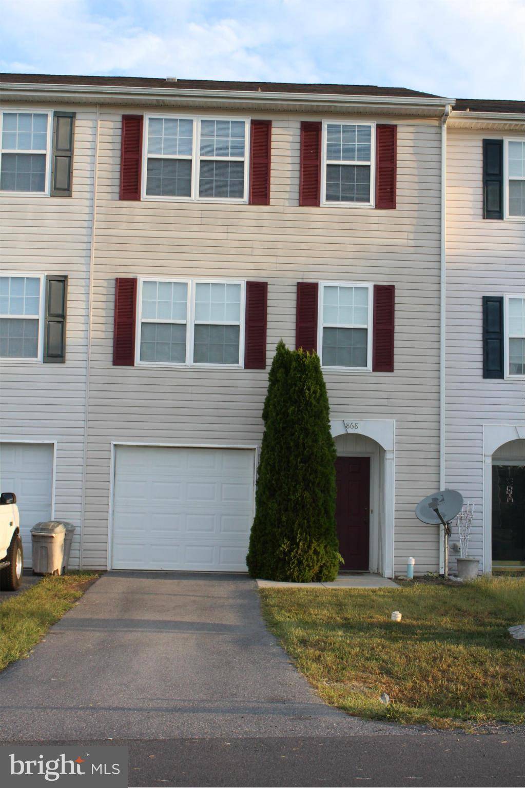 Martinsburg, WV 25405,868 AZTEC DR