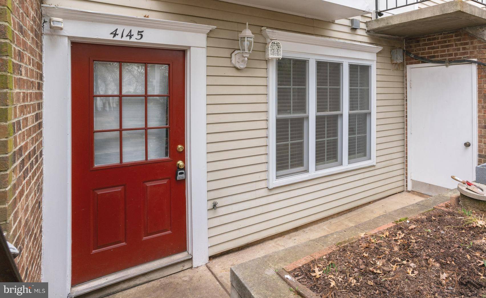 Chantilly, VA 20151,4145 WEEPING WILLOW CT #145F