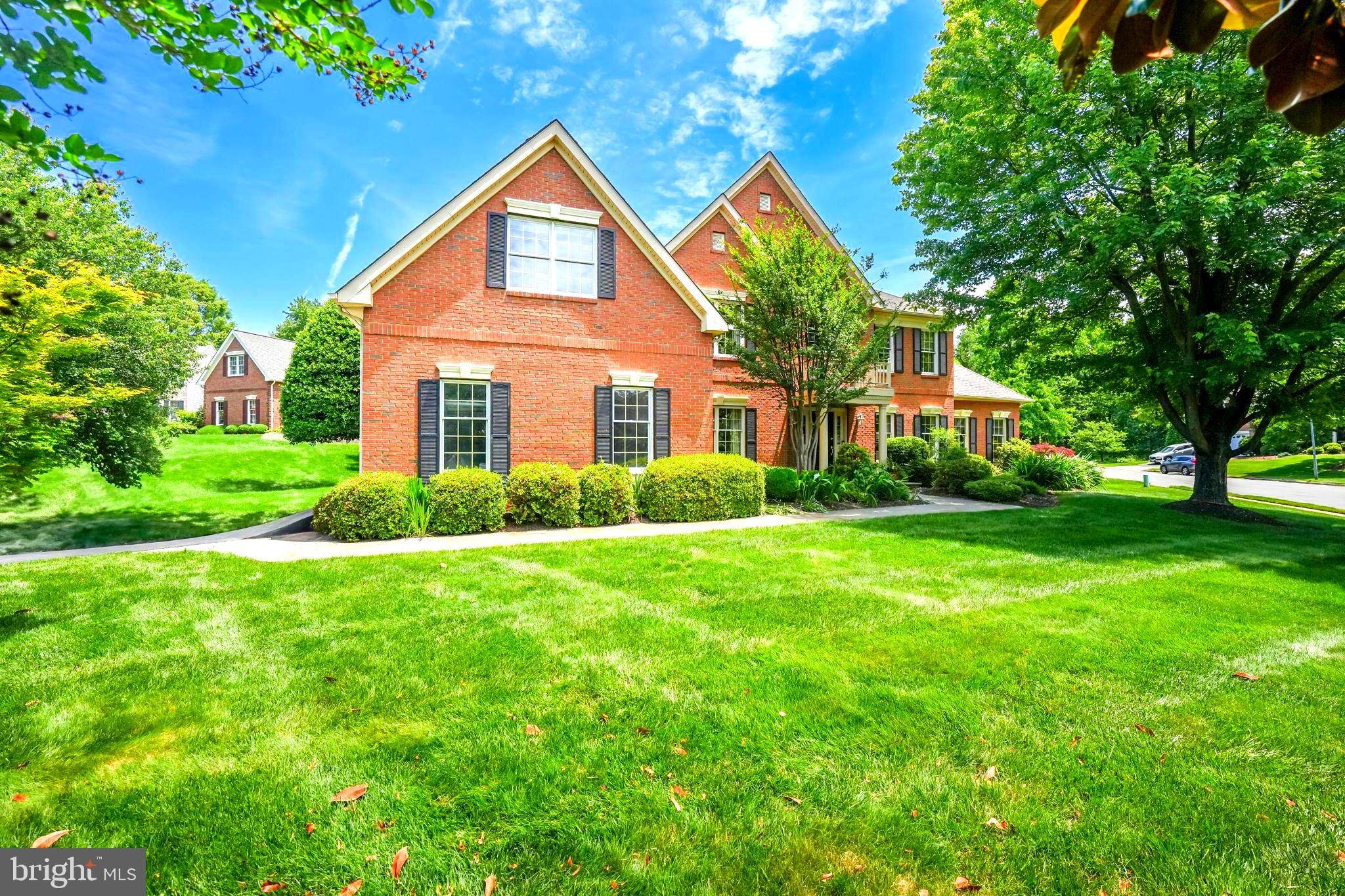 Herndon, VA 20171,12704 AUTUMN CREST DR