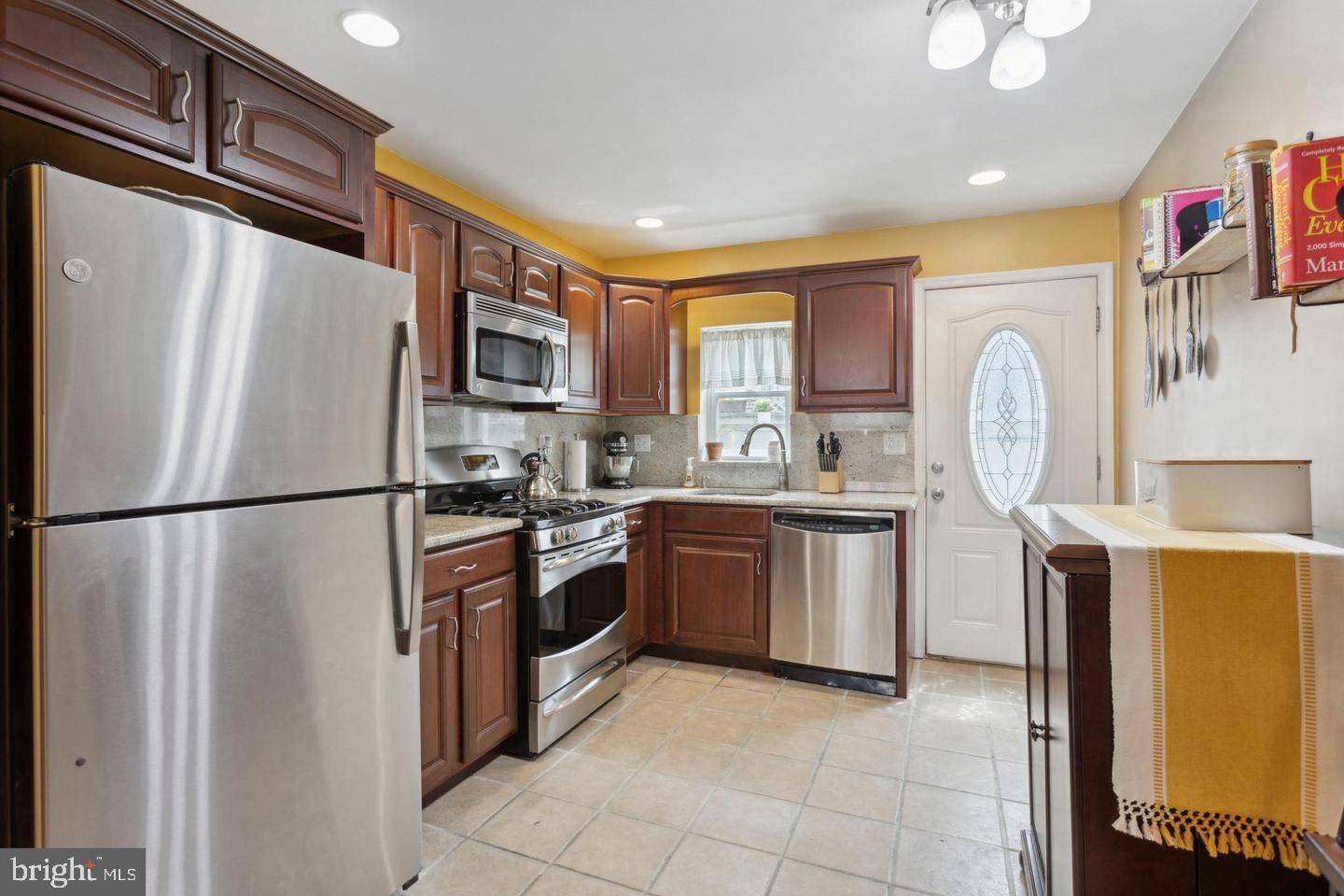Philadelphia, PA 19145,2411 S BANCROFT ST