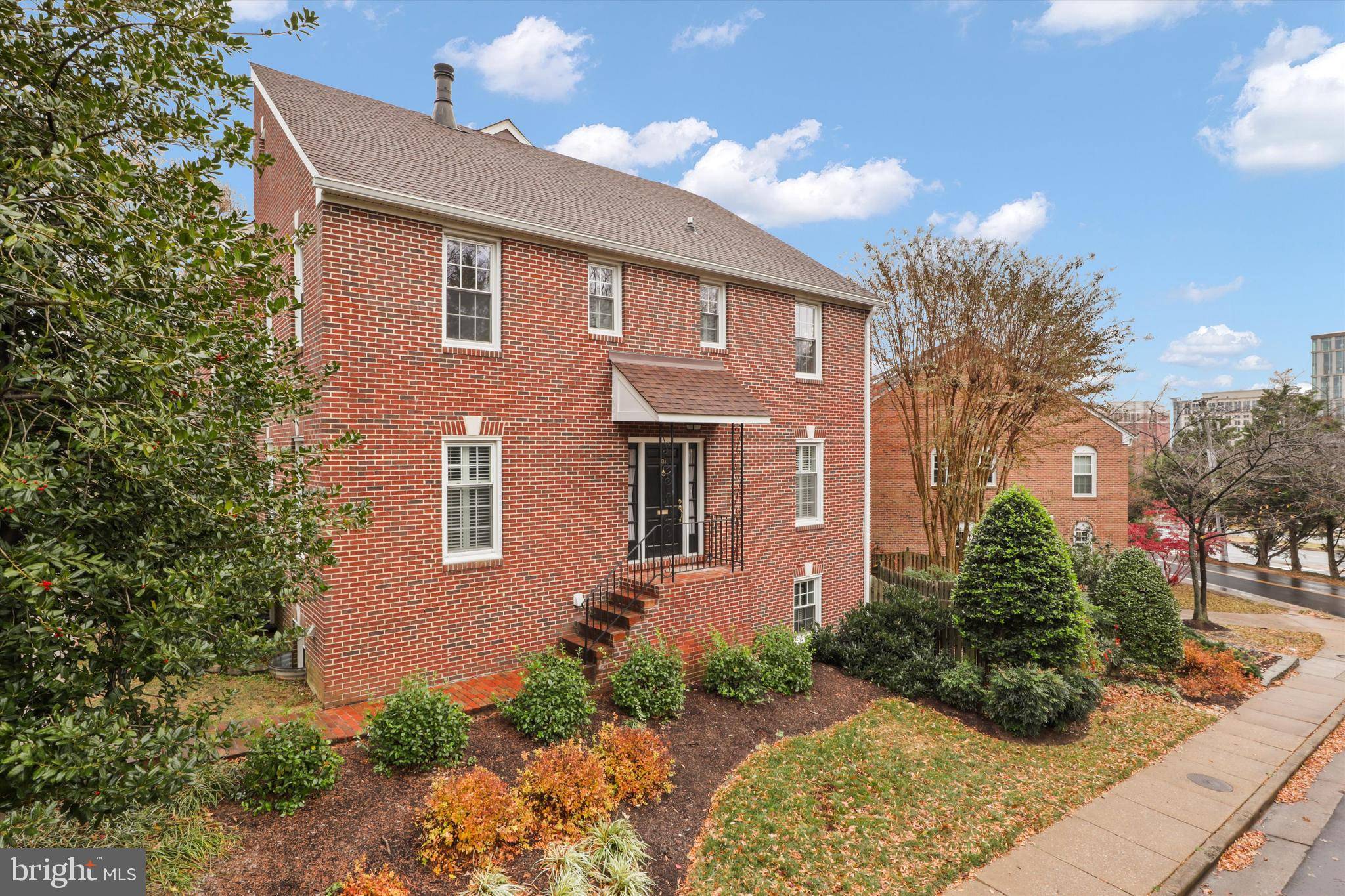 Alexandria, VA 22314,101 ROBERTS CT