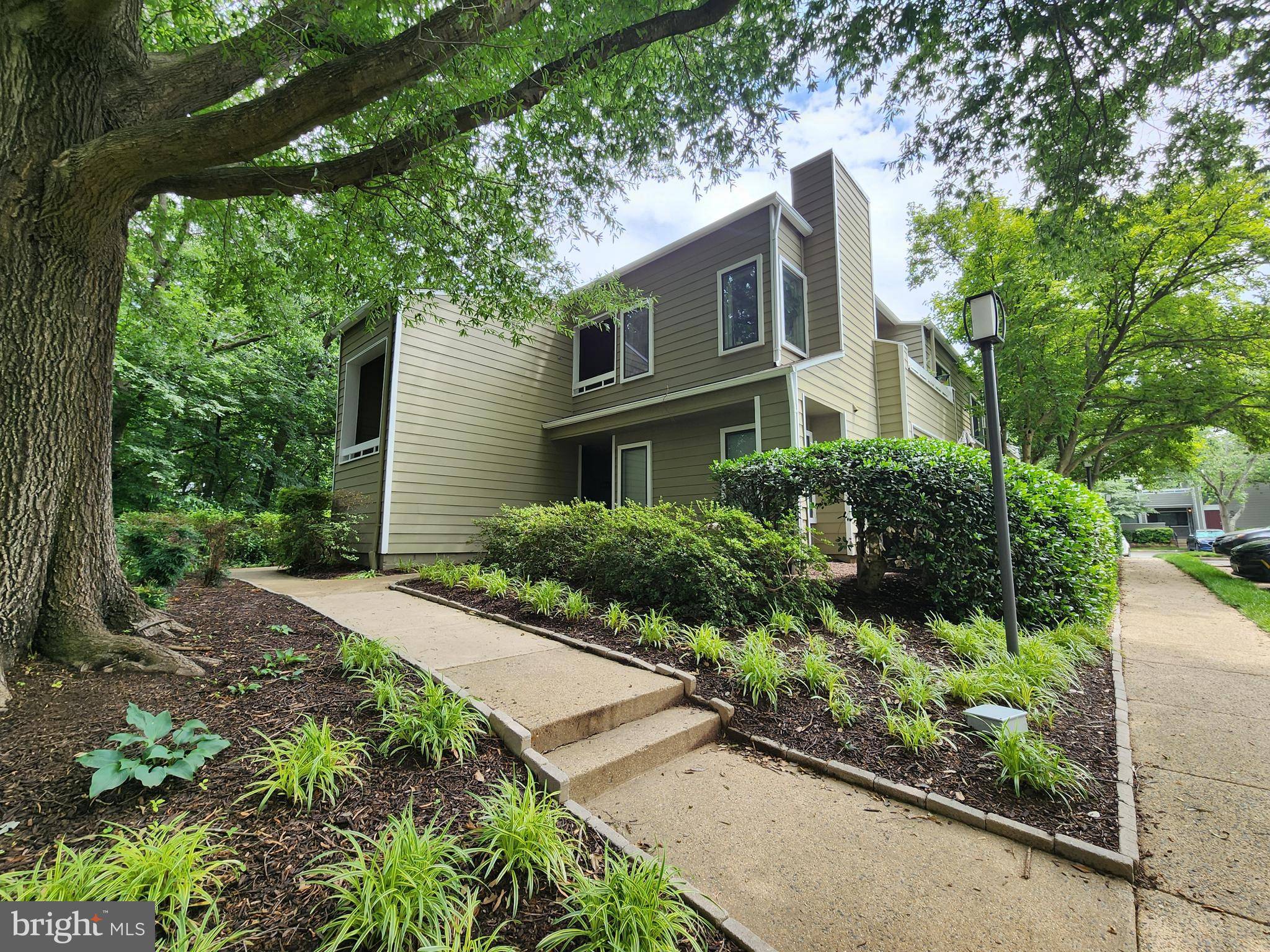 Reston, VA 20191,1948-A VILLARIDGE DR