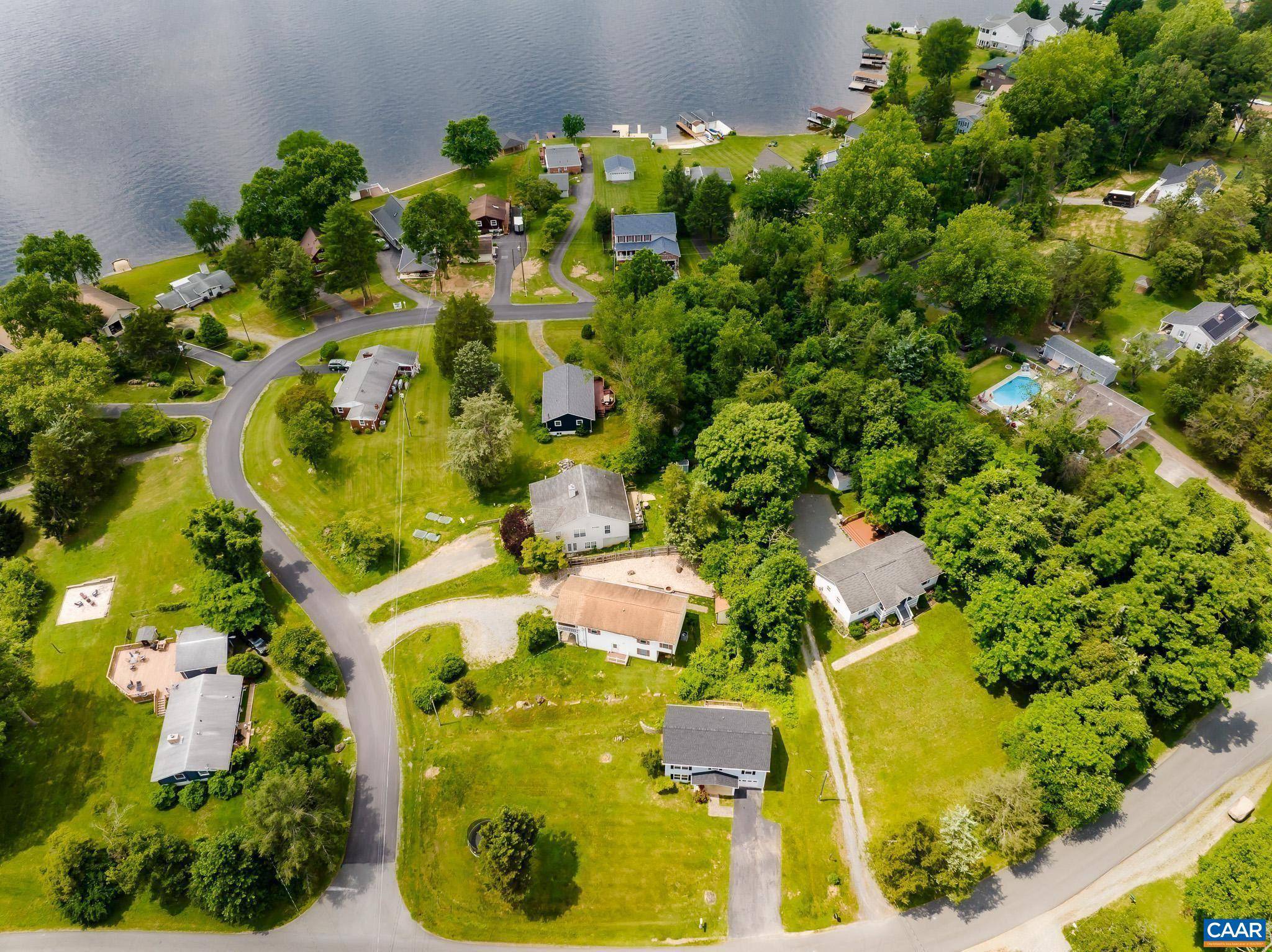 Louisa, VA 23093,516 S LAKESHORE DR