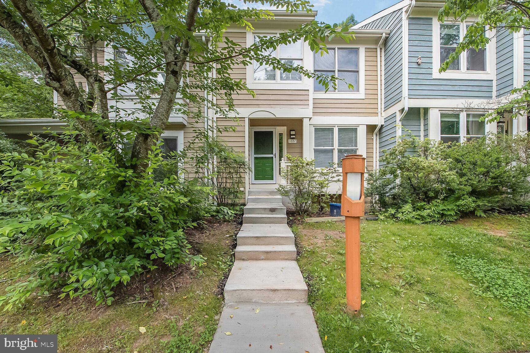 Reston, VA 20190,1657 OAK SPRING WAY