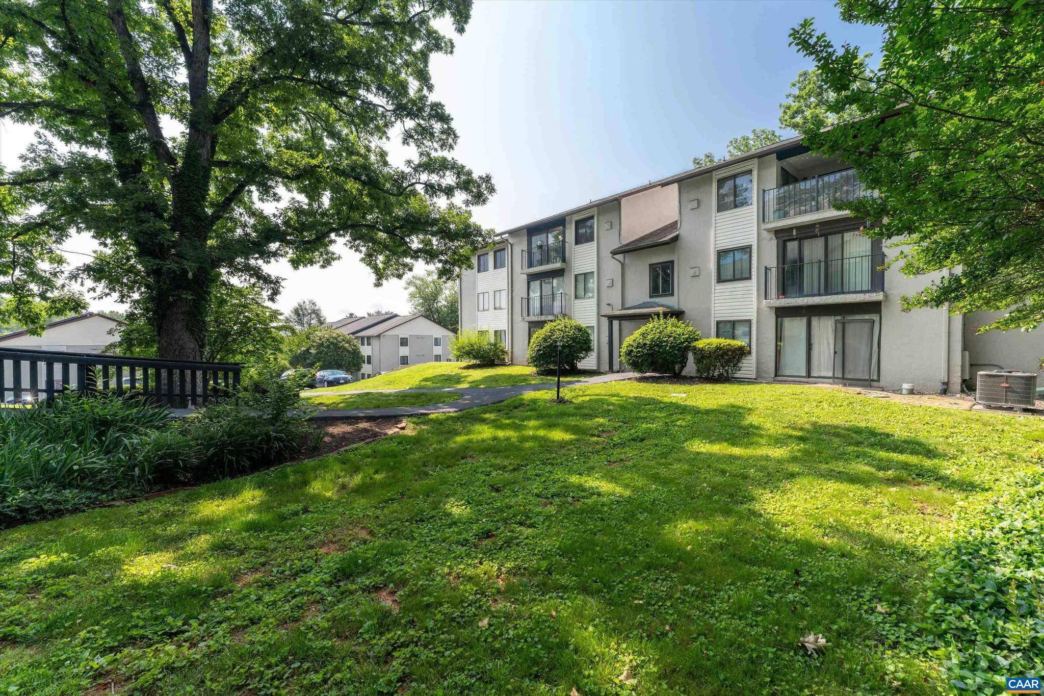 Charlottesville, VA 22901,11 SPRING CT