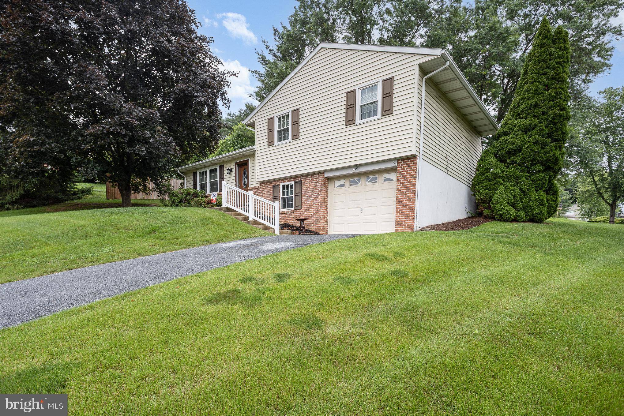Lititz, PA 17543,3 JULIE TER