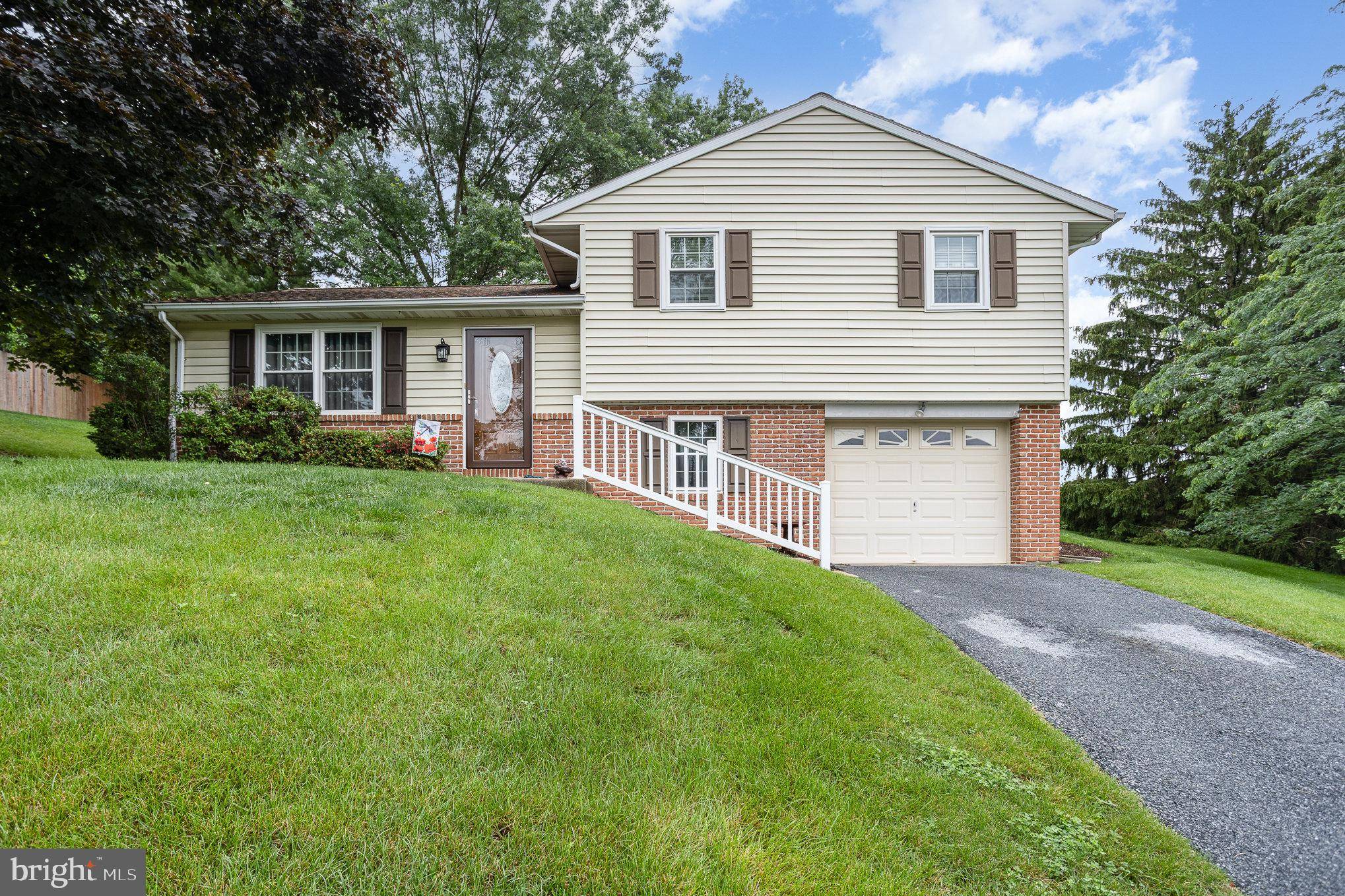 Lititz, PA 17543,3 JULIE TER