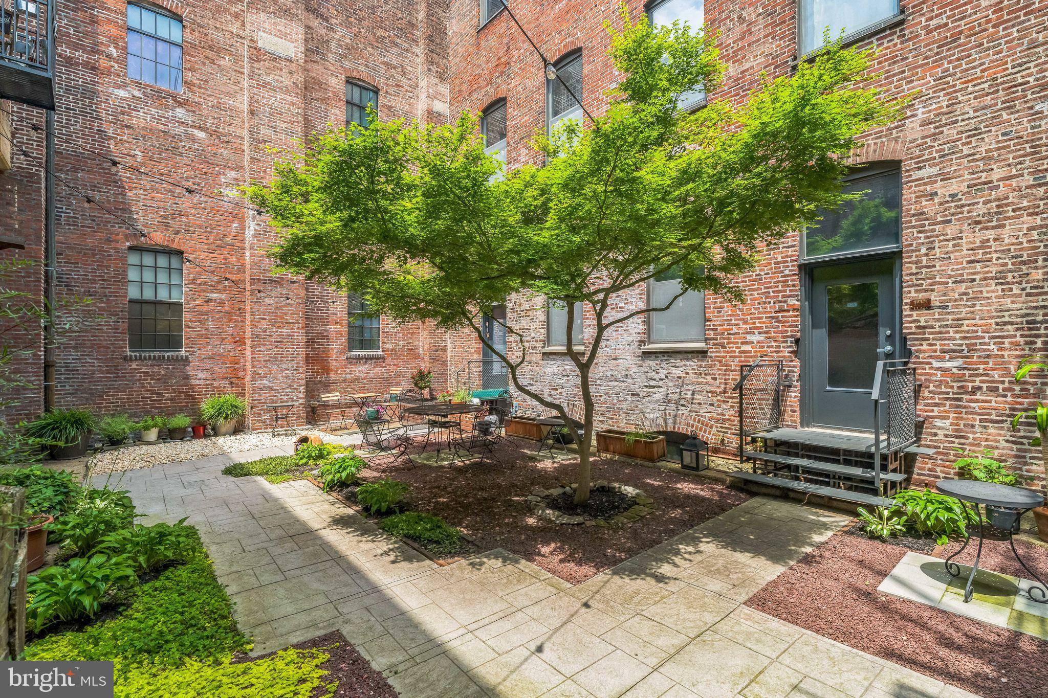 Philadelphia, PA 19125,2042-46 AMBER ST #201
