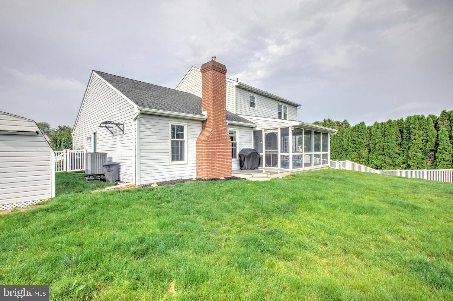 New Holland, PA 17557,328 DOGWOOD LN
