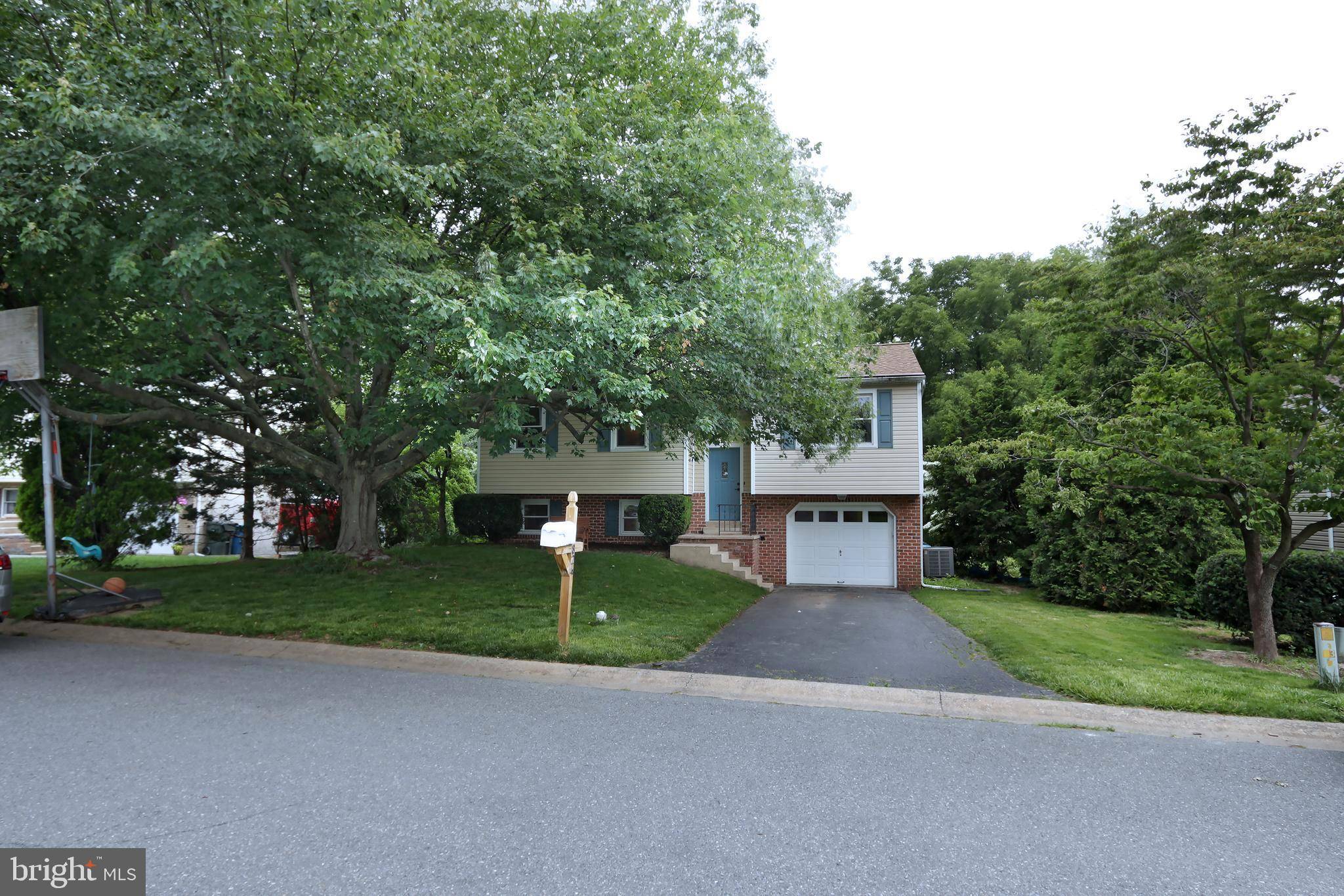 Columbia, PA 17512,3824 HILLCREST DR