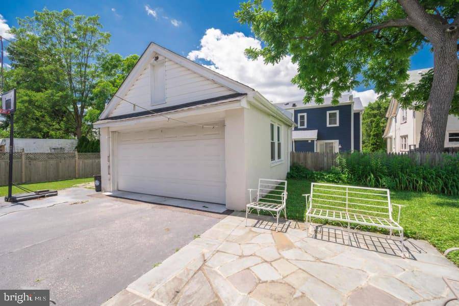 Ardmore, PA 19003,736 OAK VIEW RD #100