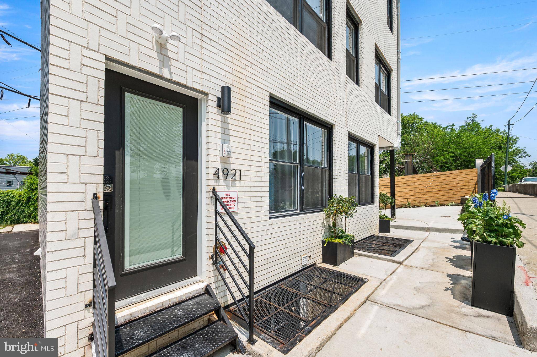 Philadelphia, PA 19143,4921 CHESTER AVE #302