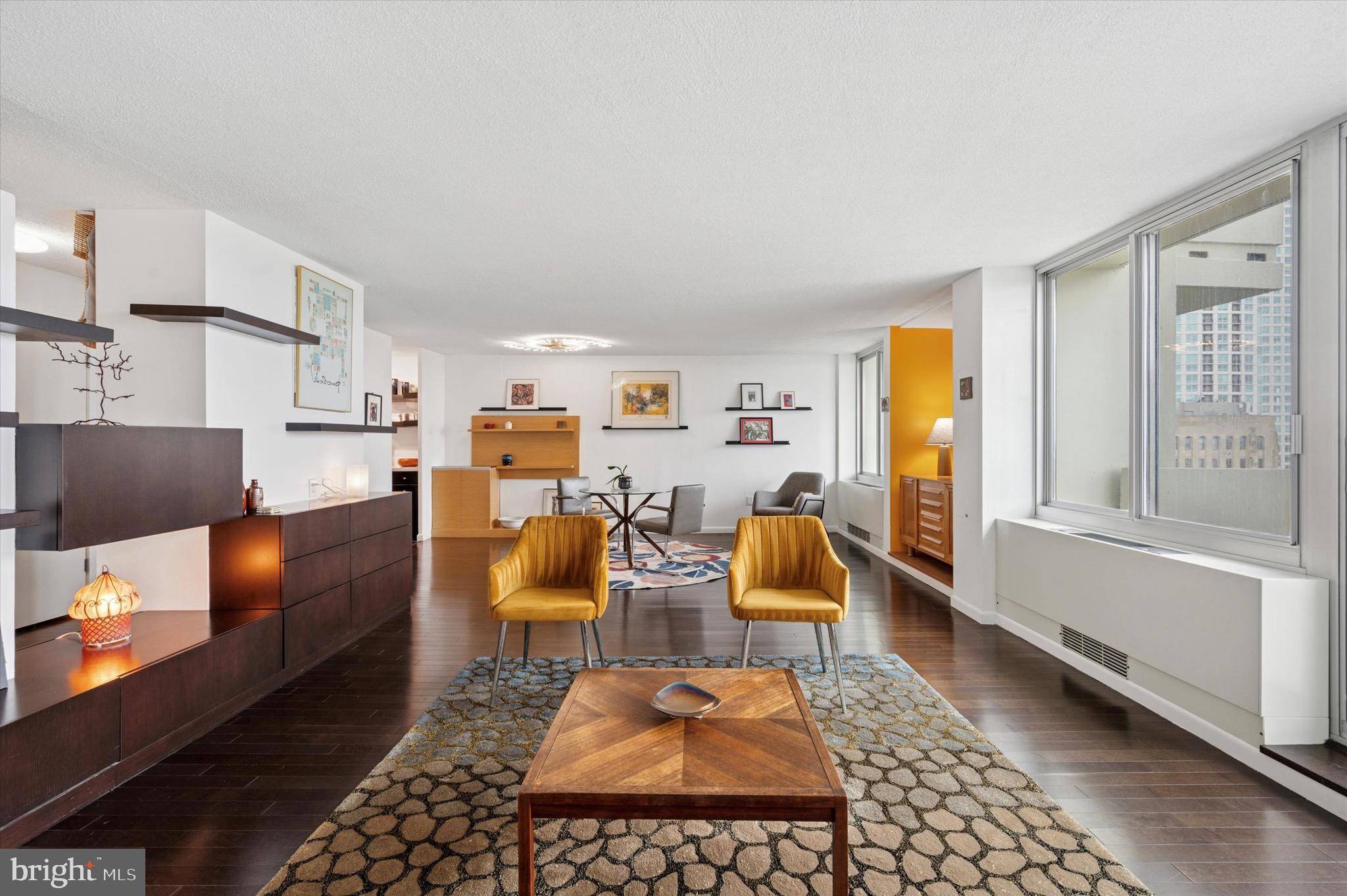 Philadelphia, PA 19106,604-36 S WASHINGTON SQ #2206-2208