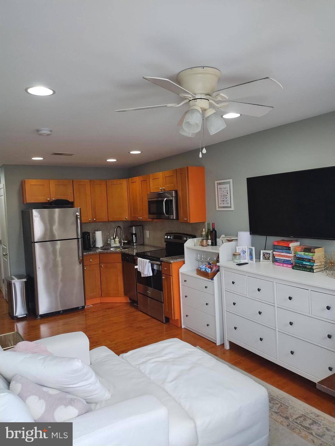 Philadelphia, PA 19146,2209 CARPENTER ST #2