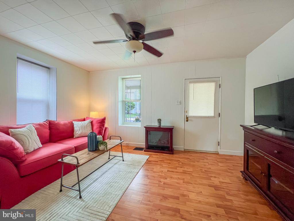 Jenkintown, PA 19046,426 MAPLE ST