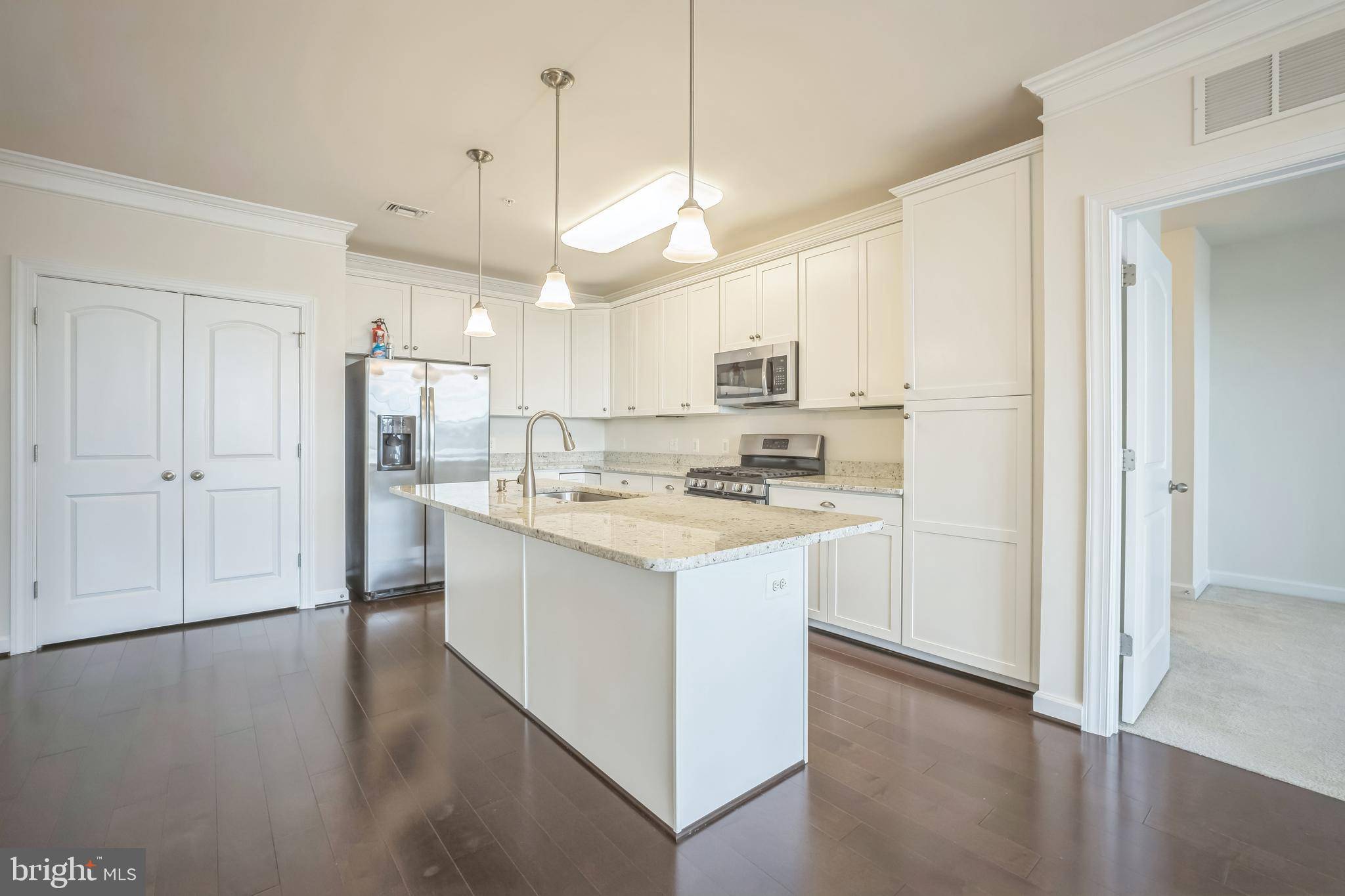 Herndon, VA 20171,13724 NEIL ARMSTRONG AVE #503