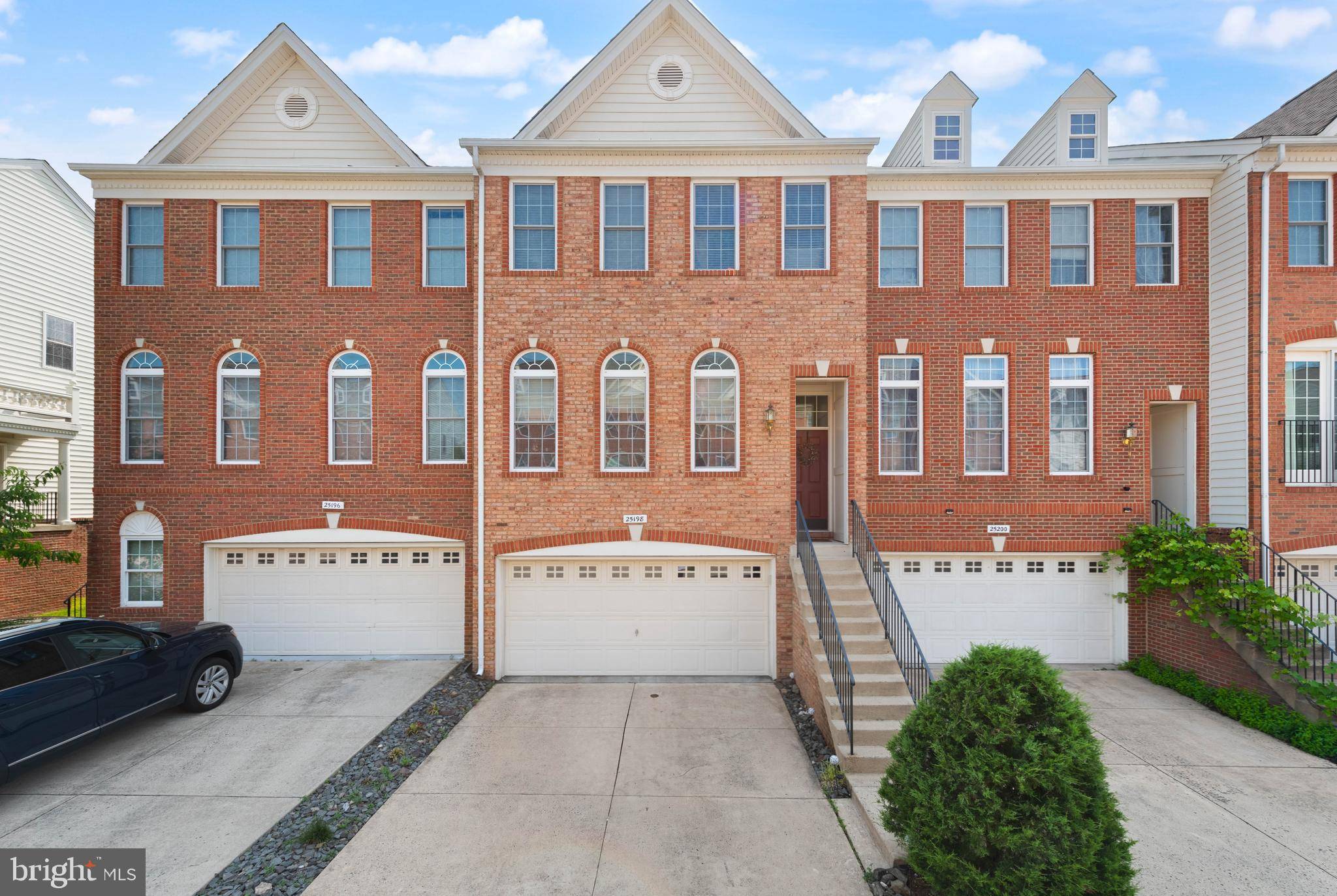 Chantilly, VA 20152,25198 LARKS TER