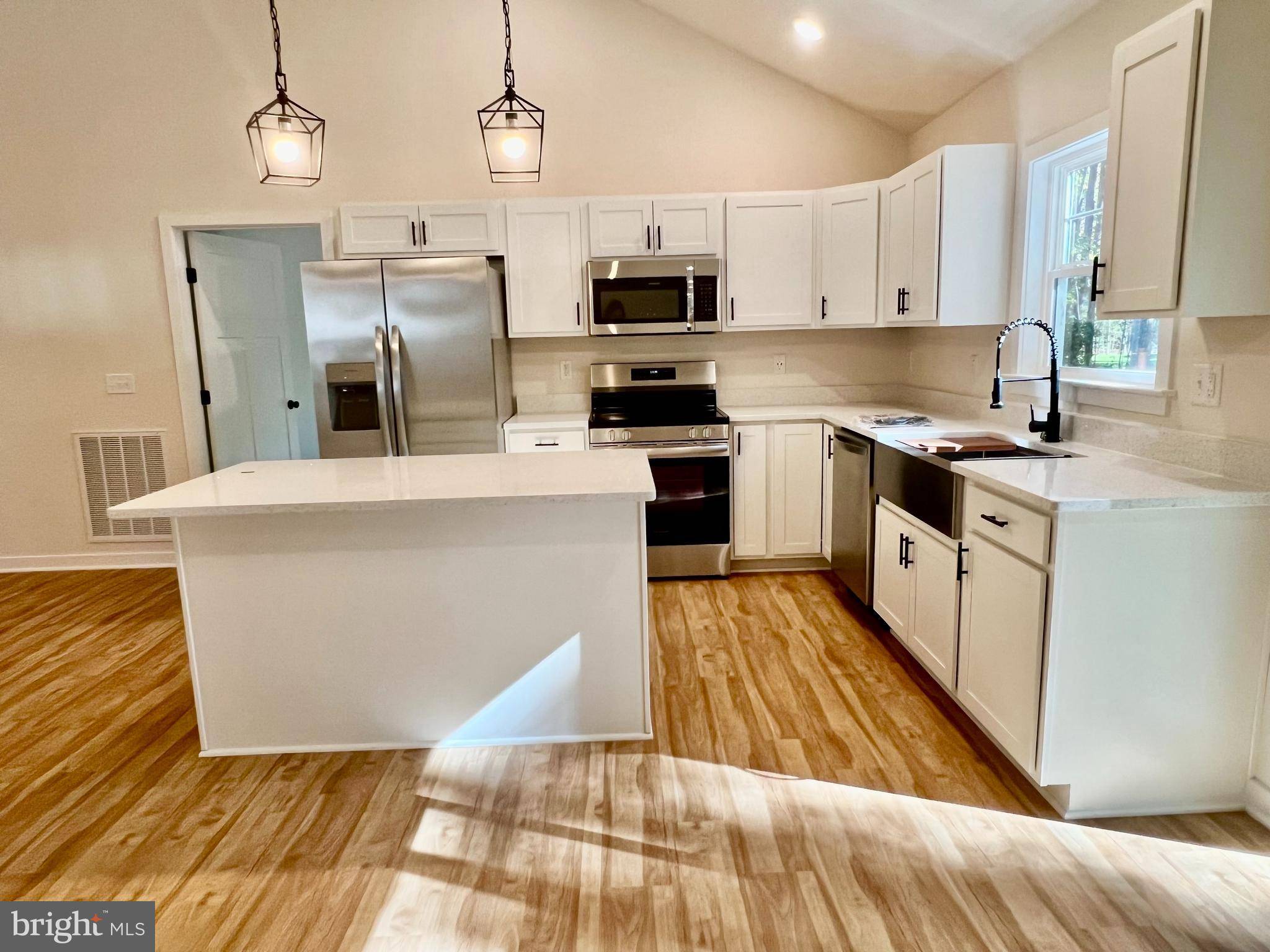 Colonial Beach, VA 22443,73 AZALEA WAY