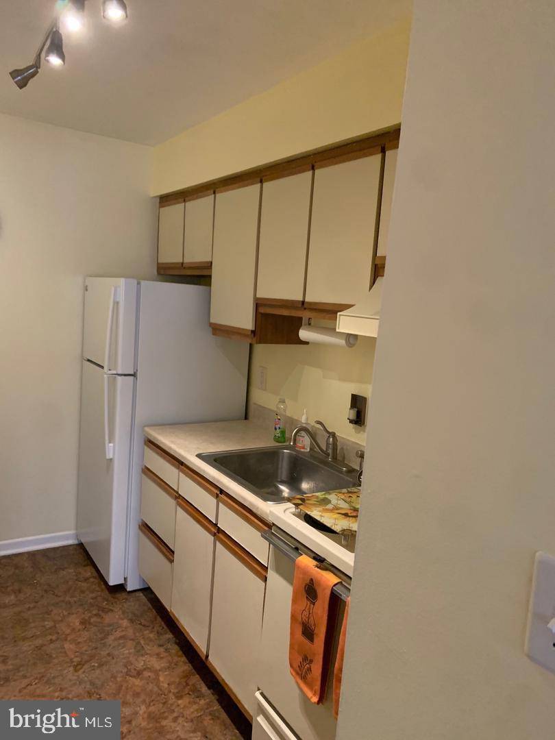Hightstown, NJ 08520,17 AVON DR #C