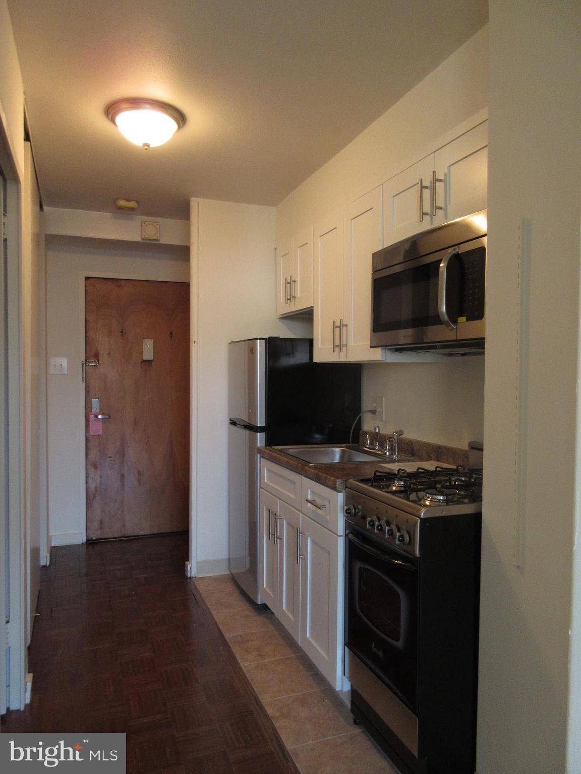 Philadelphia, PA 19106,604-36 S WASHINGTON SQ #113