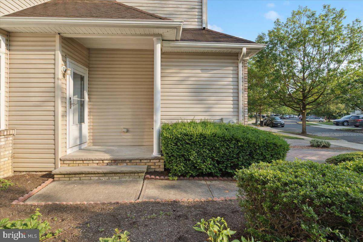 Hightstown, NJ 08520,42 FROST LN