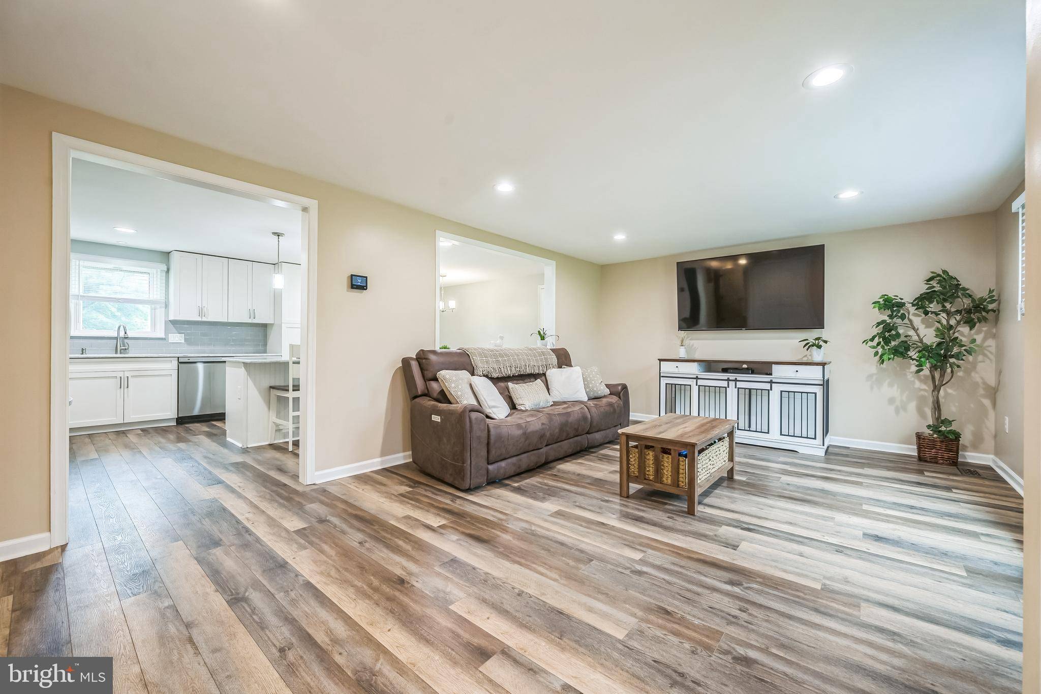 Doylestown, PA 18901,8 CEDAR LN