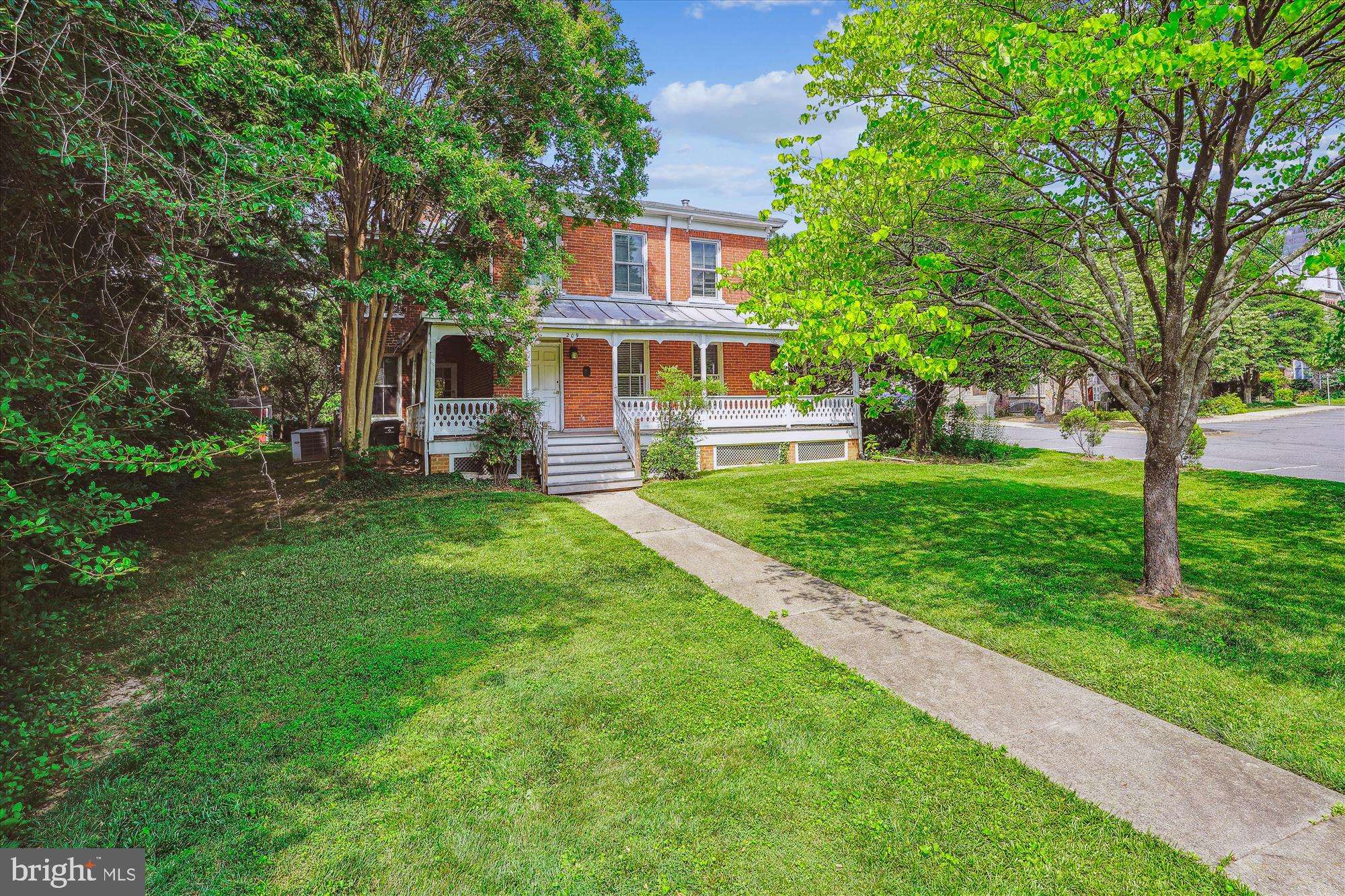 Falls Church, VA 22046,209 E BROAD ST