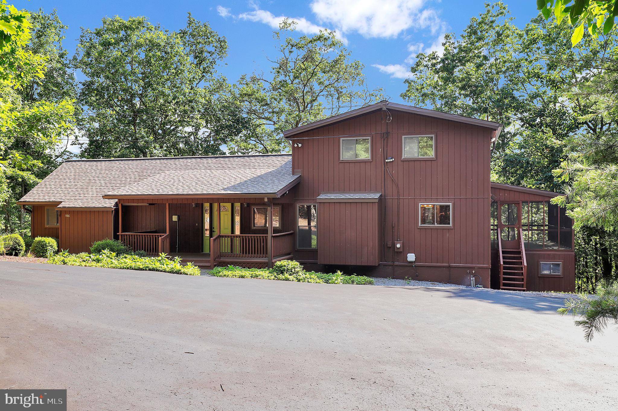 Hedgesville, WV 25427,986 WALDEN RD