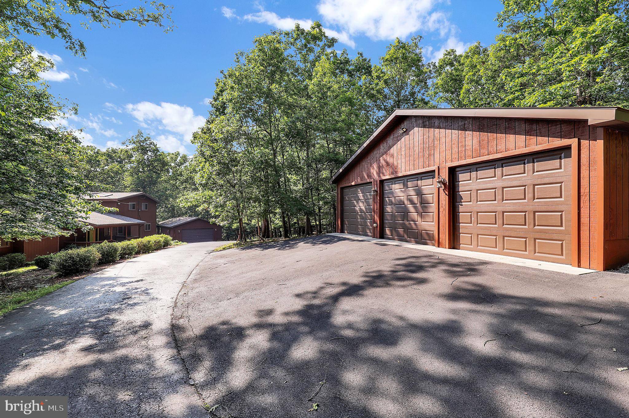 Hedgesville, WV 25427,986 WALDEN RD