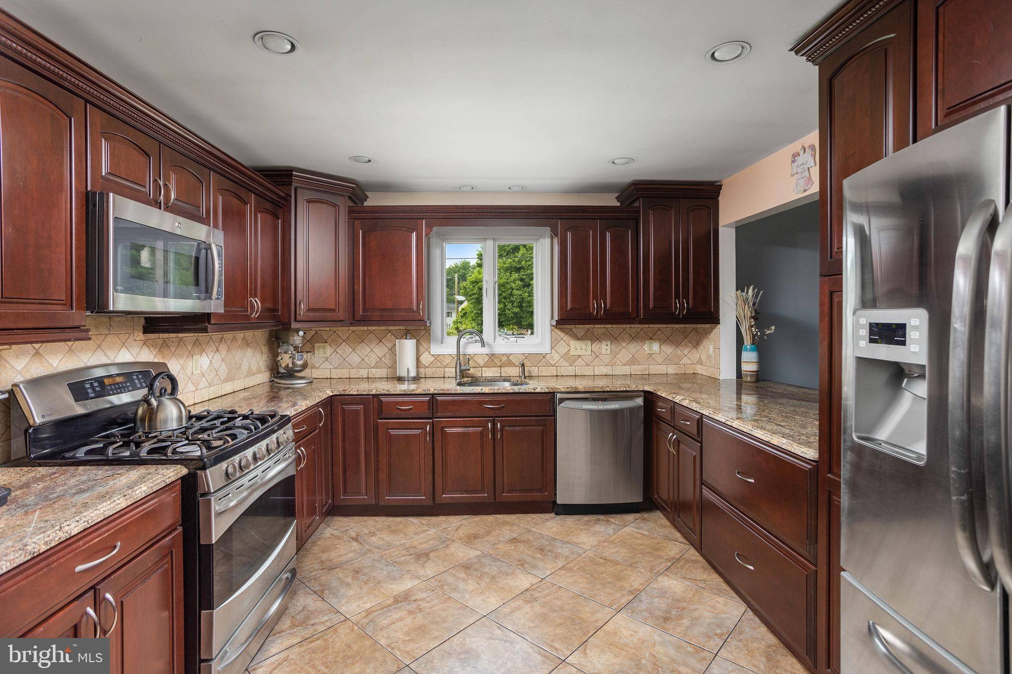 Hamilton, NJ 08620,25 TOBY LN