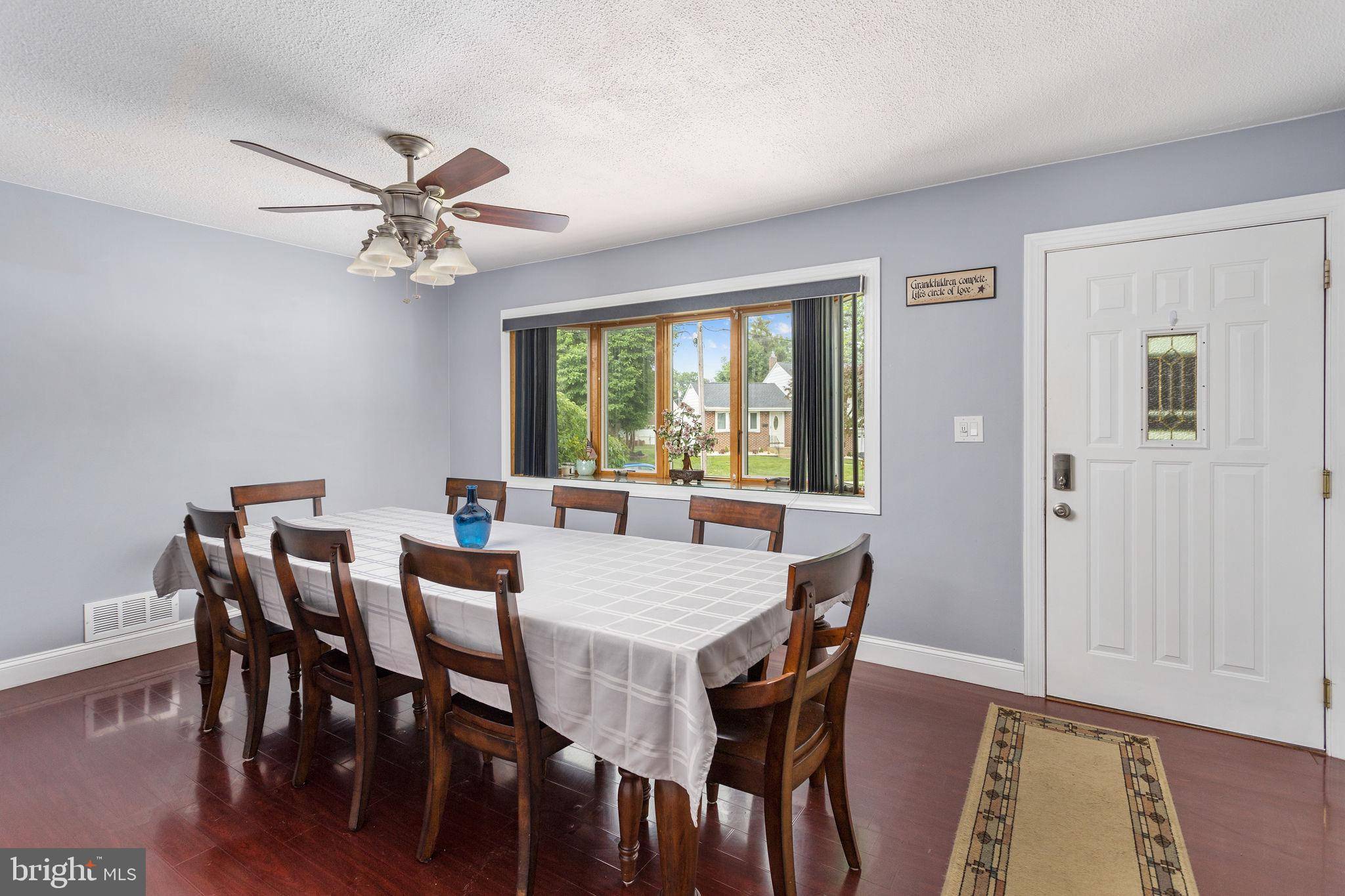 Hamilton, NJ 08620,25 TOBY LN