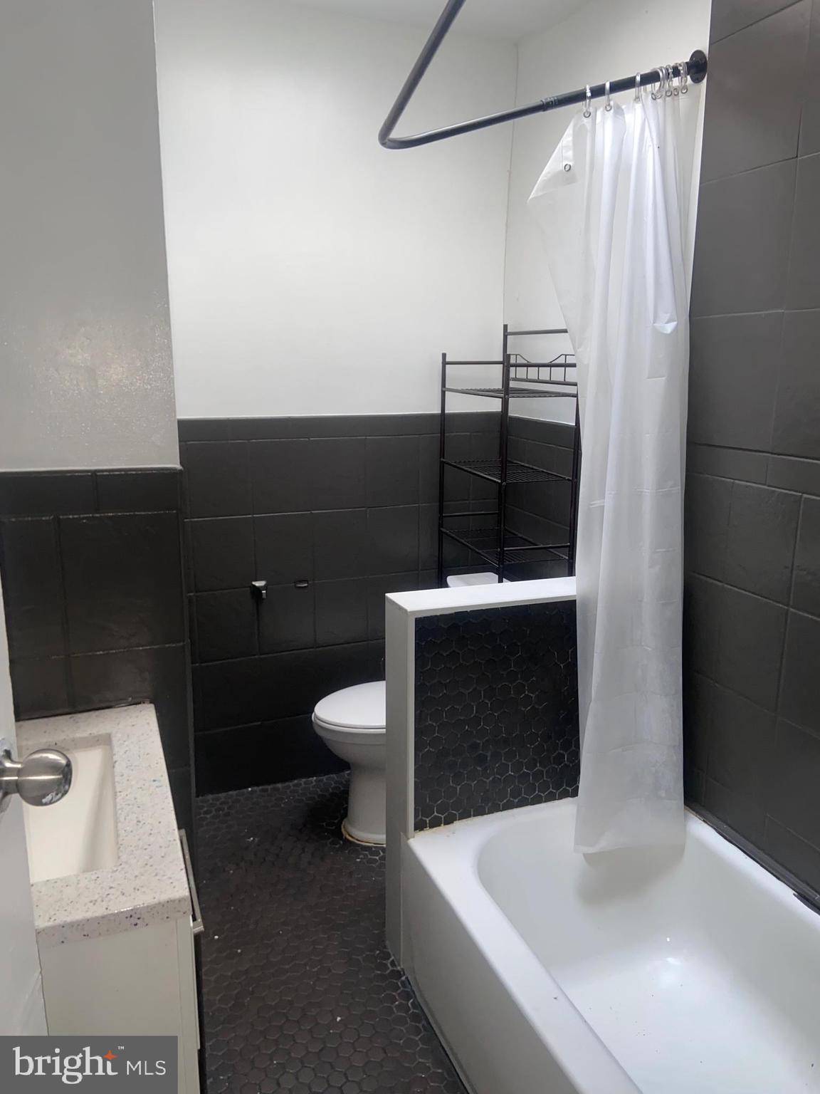 Philadelphia, PA 19132,2758 N NEWKIRK ST