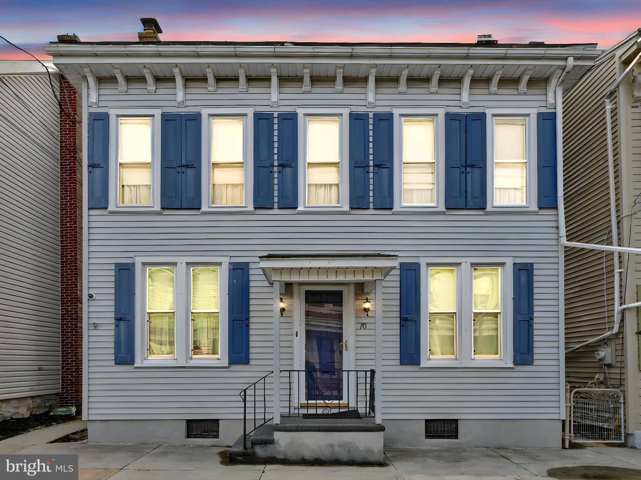 Strausstown, PA 19559,70 MAIN ST