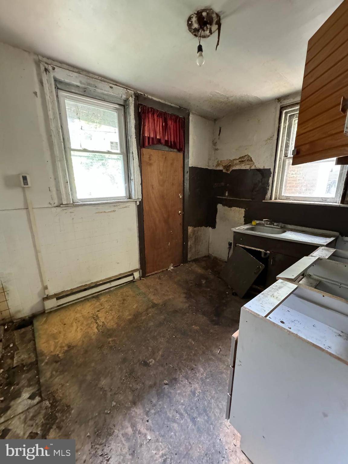 Philadelphia, PA 19141,5215 N MARVINE ST