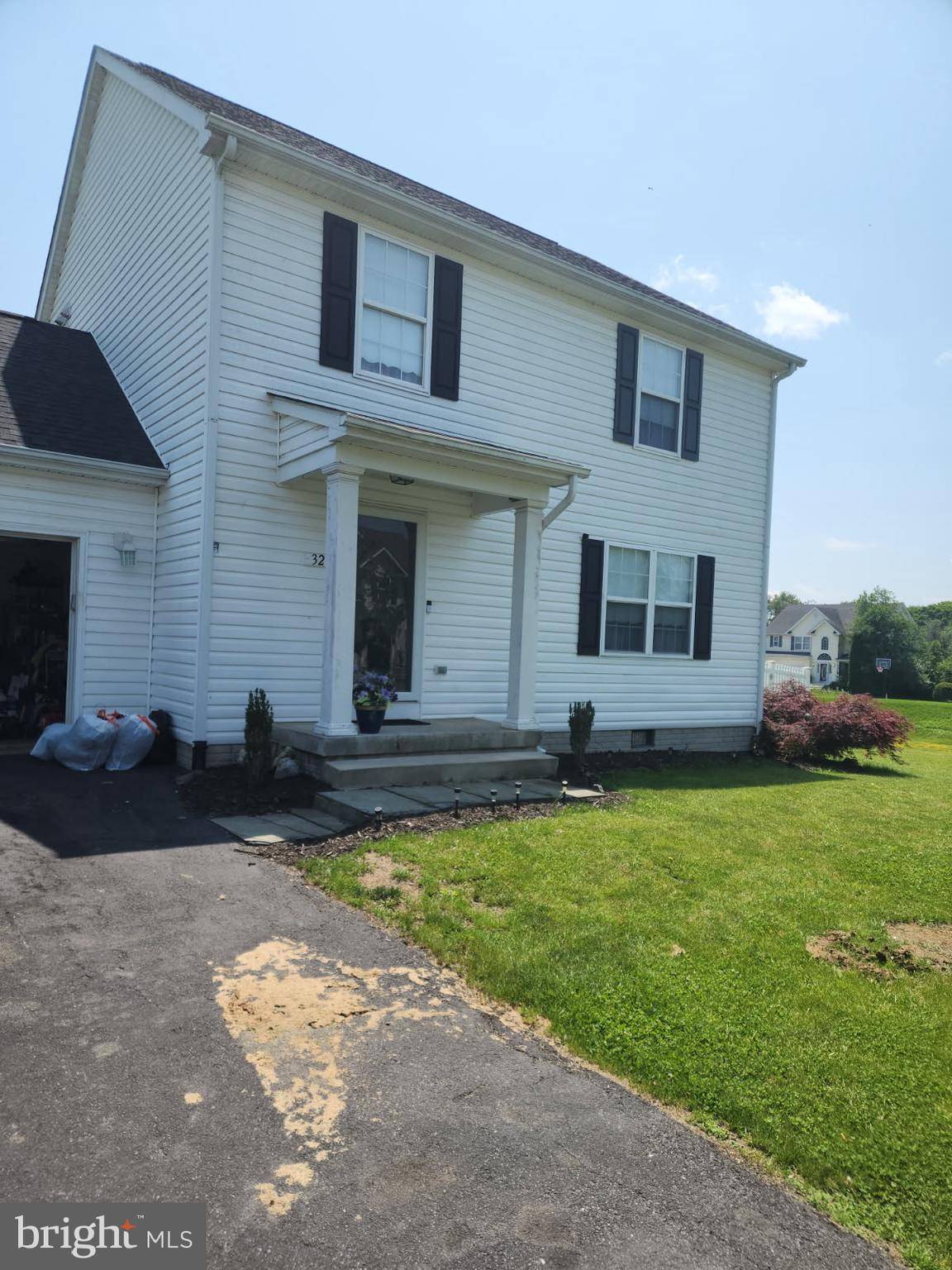 Martinsburg, WV 25405,32 HUTTONS VIREO DR