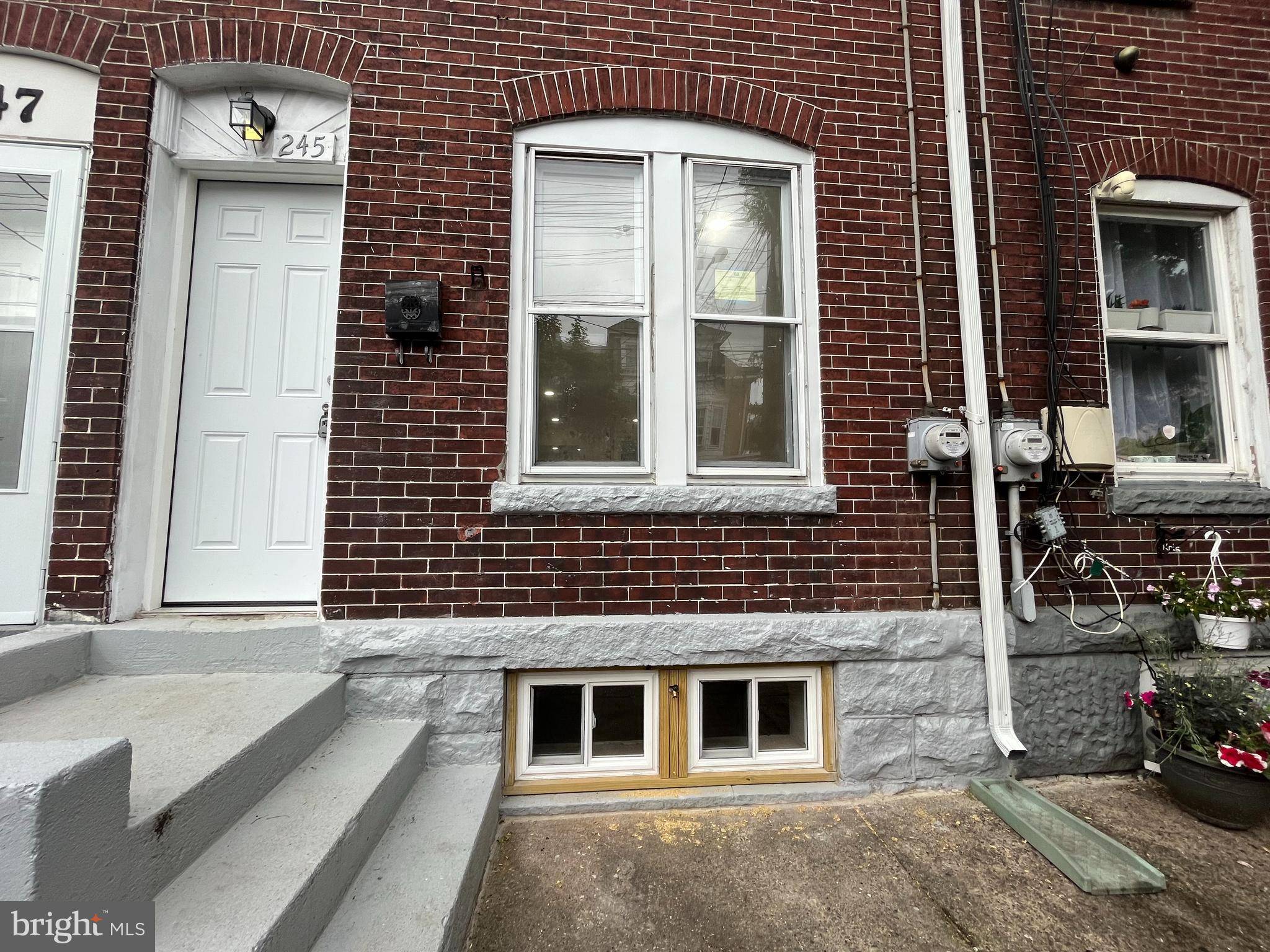 Trenton, NJ 08611,245 GRAND ST