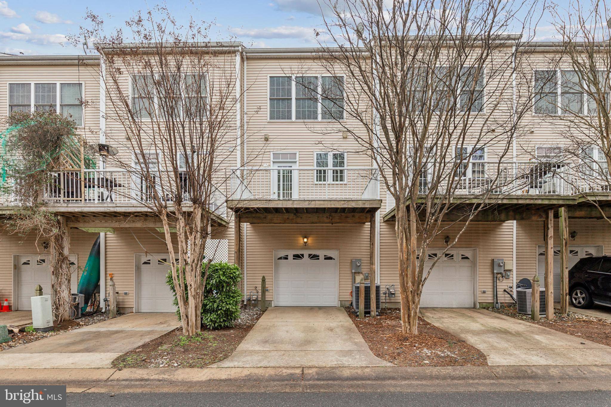 Chantilly, VA 20152,24995 RIDING CENTER DR