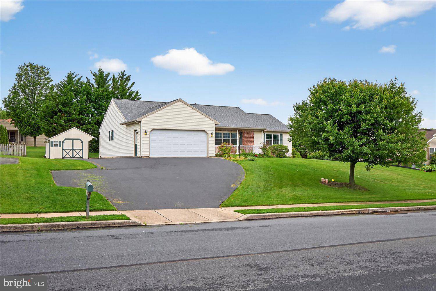 Denver, PA 17517,12 ROSEMONT DR